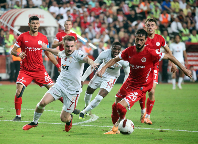 Son Dakika: Aslan 3 puanı kaptı! Galatasaray, Süper Lig'in 8. haftasında Antalyaspor'u deplasmanda 2-0 mağlup etti