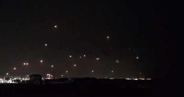 Hamas'tan İsrail'in başkenti Tel Aviv'e yoğun roket saldırısı! Uluslararası havaalanı hedef alındı