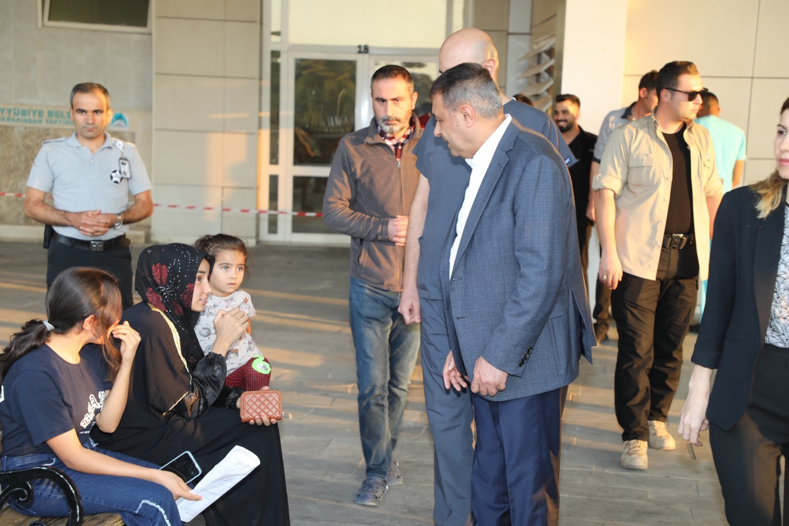 Vali Şıldak, Eyyübiye’deki hastanenin acil servisini ziyaret etti