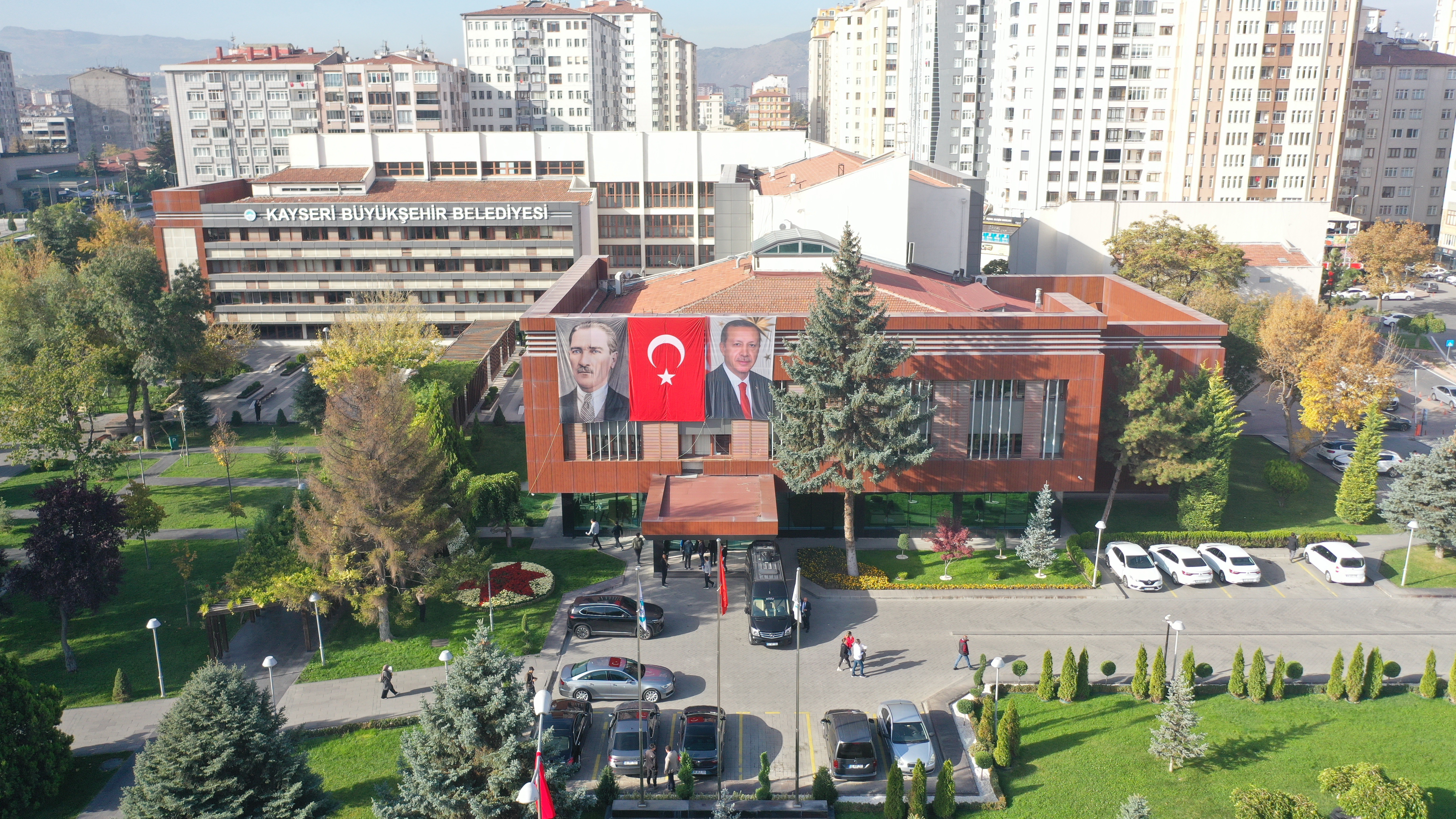 Kayseri, Türk bayrakları ve Atatürk afişleri ile donatıldı