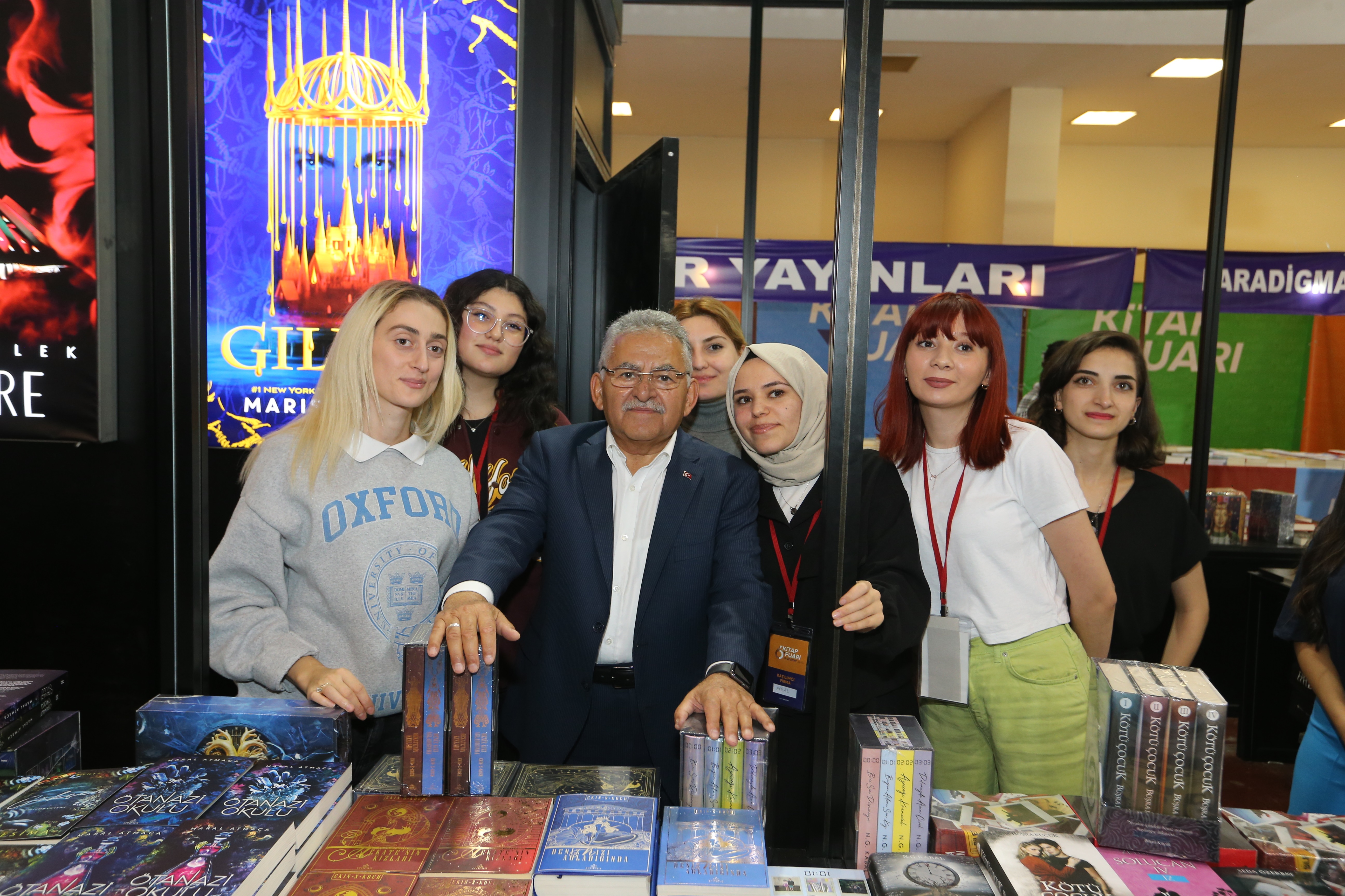 Başkan Büyükkılıç, 6’ncı Kayseri Kitap Fuarı’nı ziyaret etti