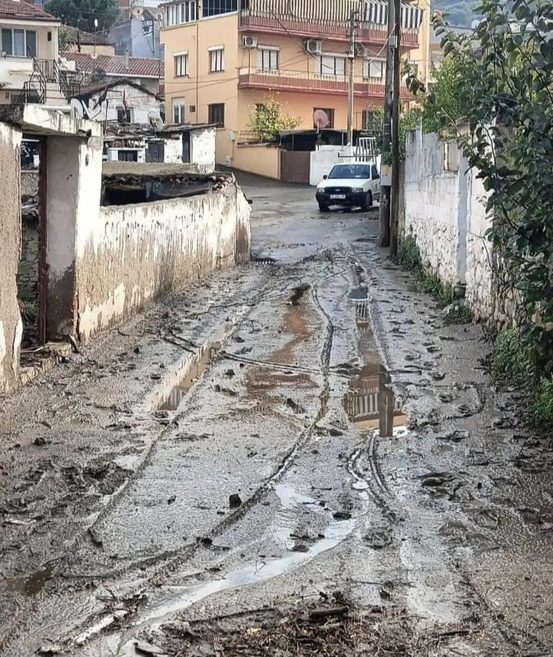 Türkiye’nin turistlik ilçesi Selçuk, yağışa teslim oldu
