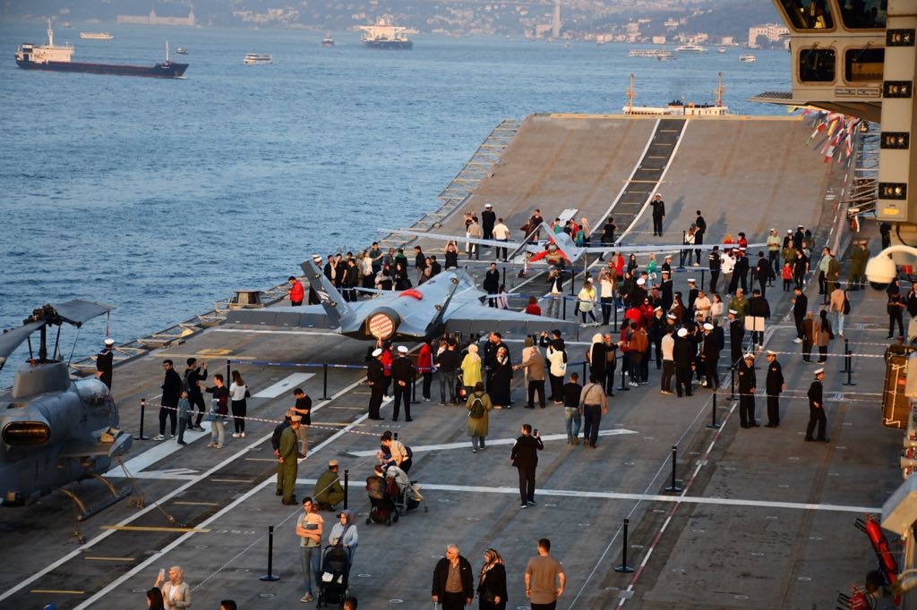 TCG Anadolu, İstanbul’da ziyarete açıldı