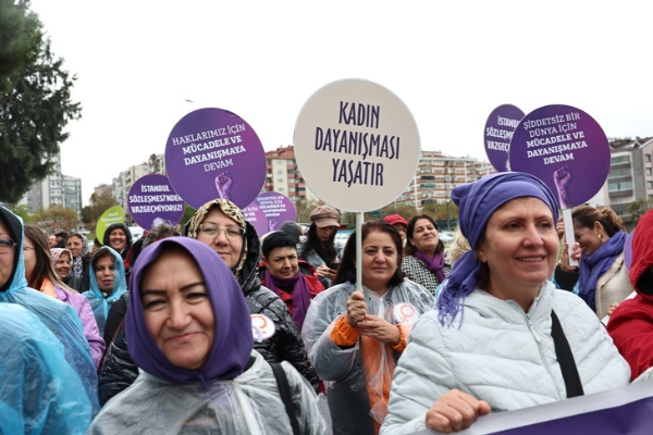 Nilüferli kadınlar Uluslararası Mücadele Günü’nde yürüyüş yaptı