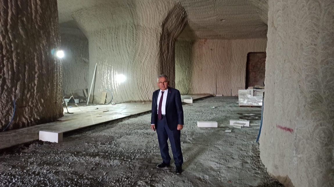 Başkan Büyükkılıç, yapımı devam eden kayadan oyma müzeyi inceledi