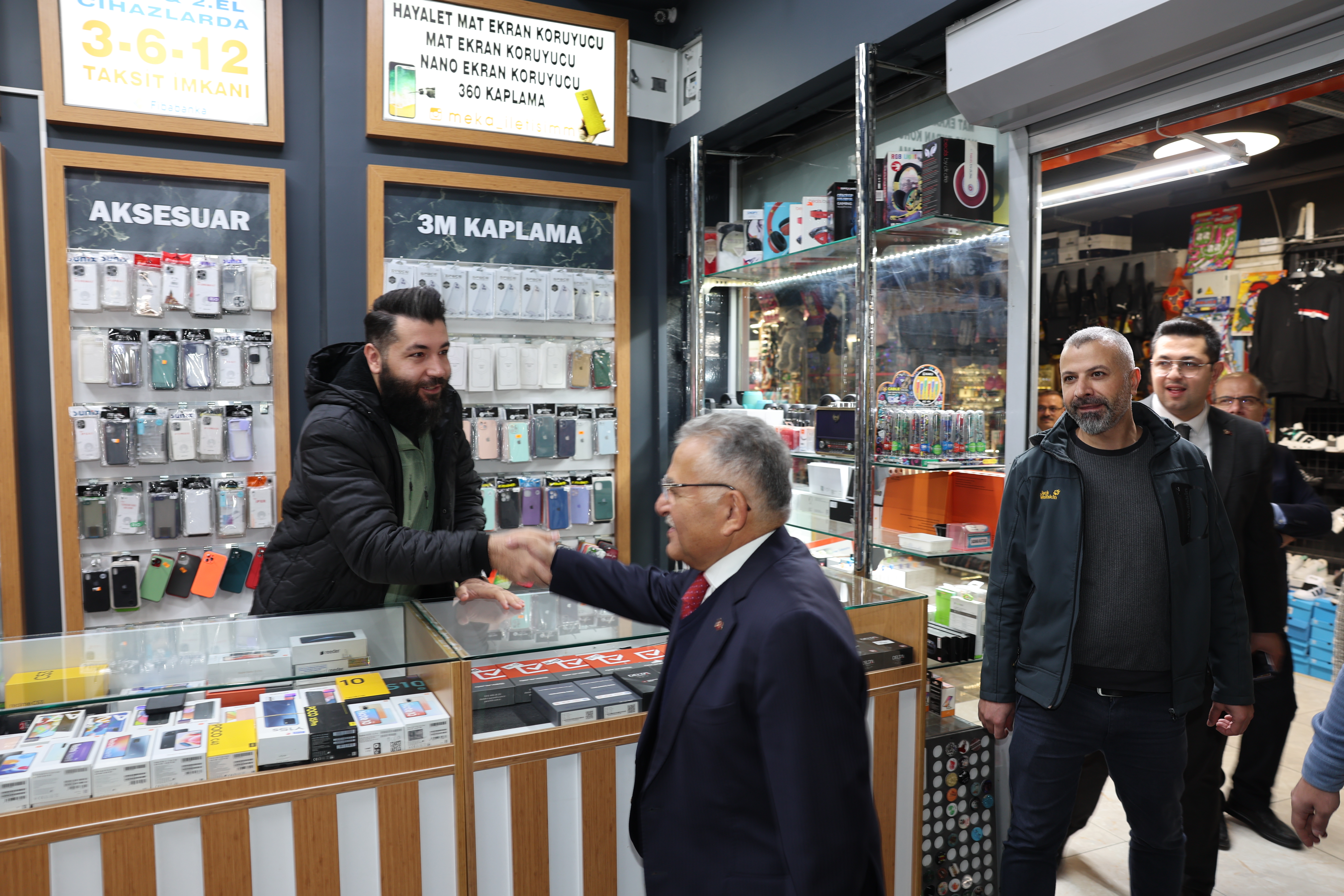 Başkan Büyükkılıç, Yeraltı Çarşısı’nda esnaf ve vatandaşlarla buluştu