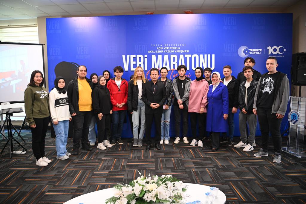 Tuzla’da düzenlenen ‘Veri Maratonu Yarışması’nda ödüller sahiplerini buldu