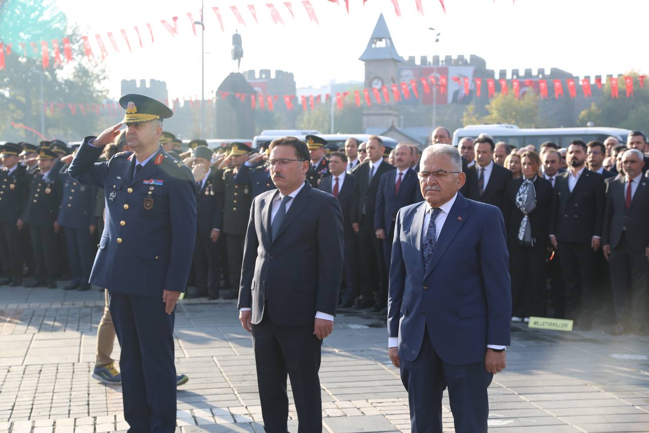 Kayseri’de Cumhuriyet’in 100’üncü yılında Gazi Mustafa Kemal Atatürk anıldı