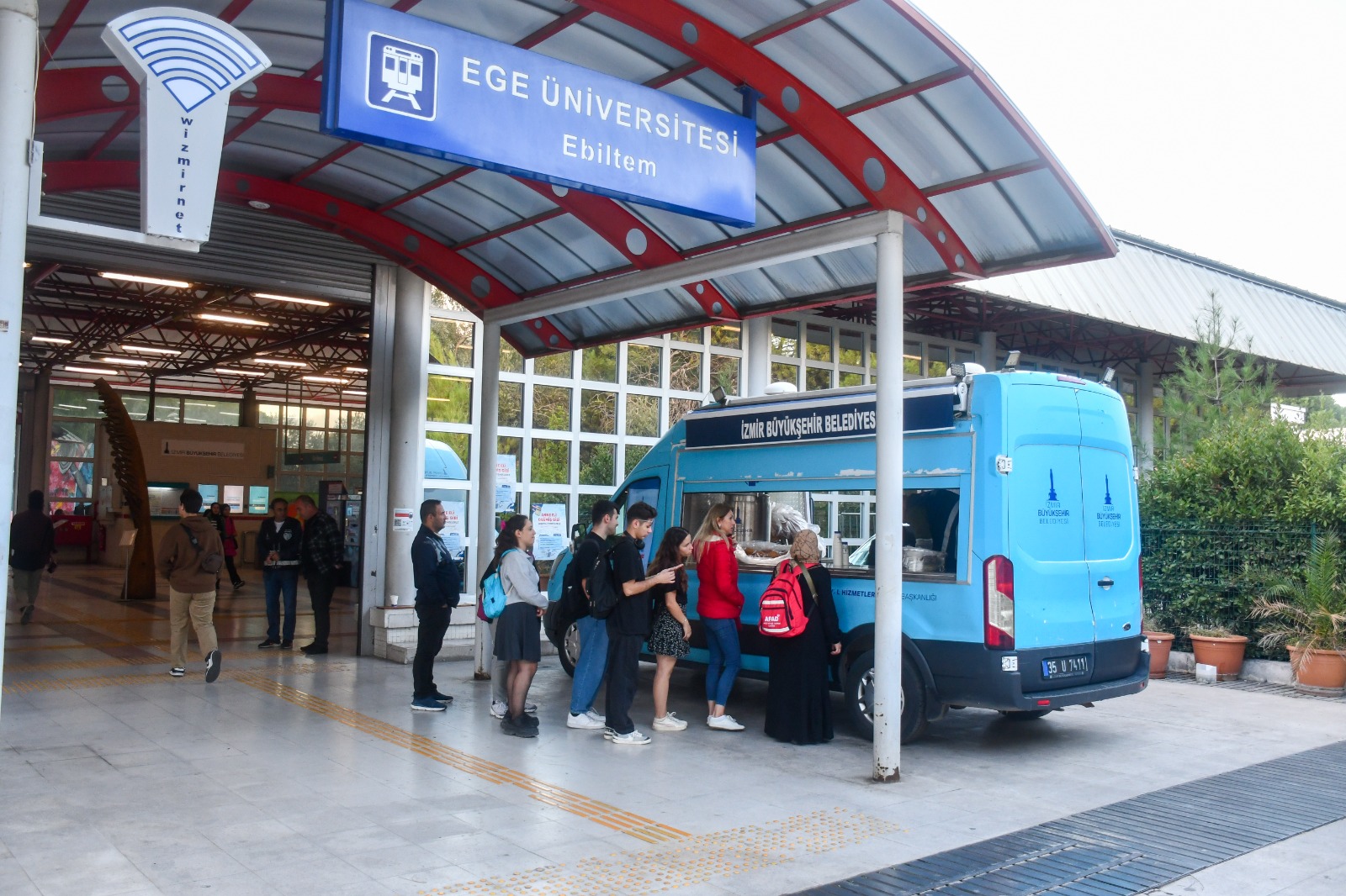 İzmir’de üniversite öğrencilerine “günaydın çorbası”