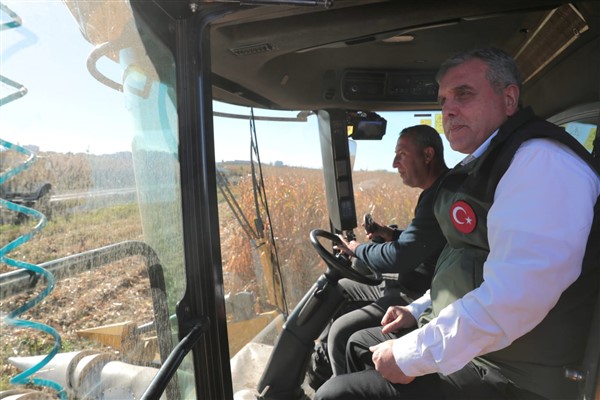 Başkan Beyazgül, mısır hasadına katıldı