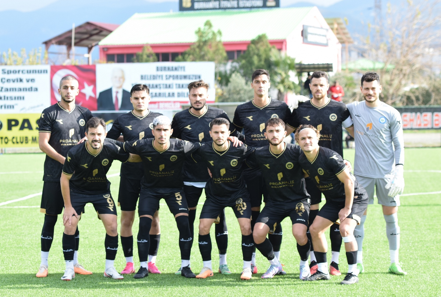 Nilüfer Belediye FSK, Burhaniye Belediyespor’u 5-1 mağlup etti