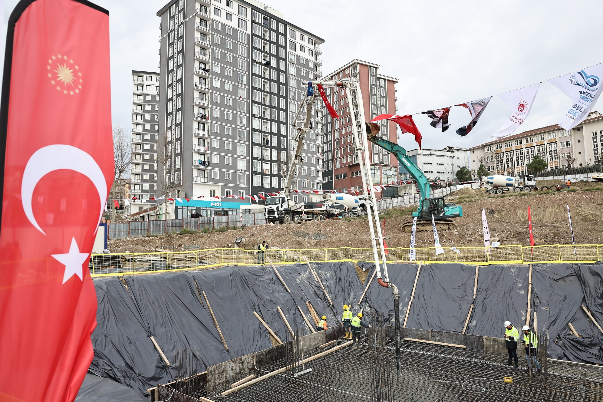 Bağcılar’da Asburçaklar Sitesi’nin temeli atıldı