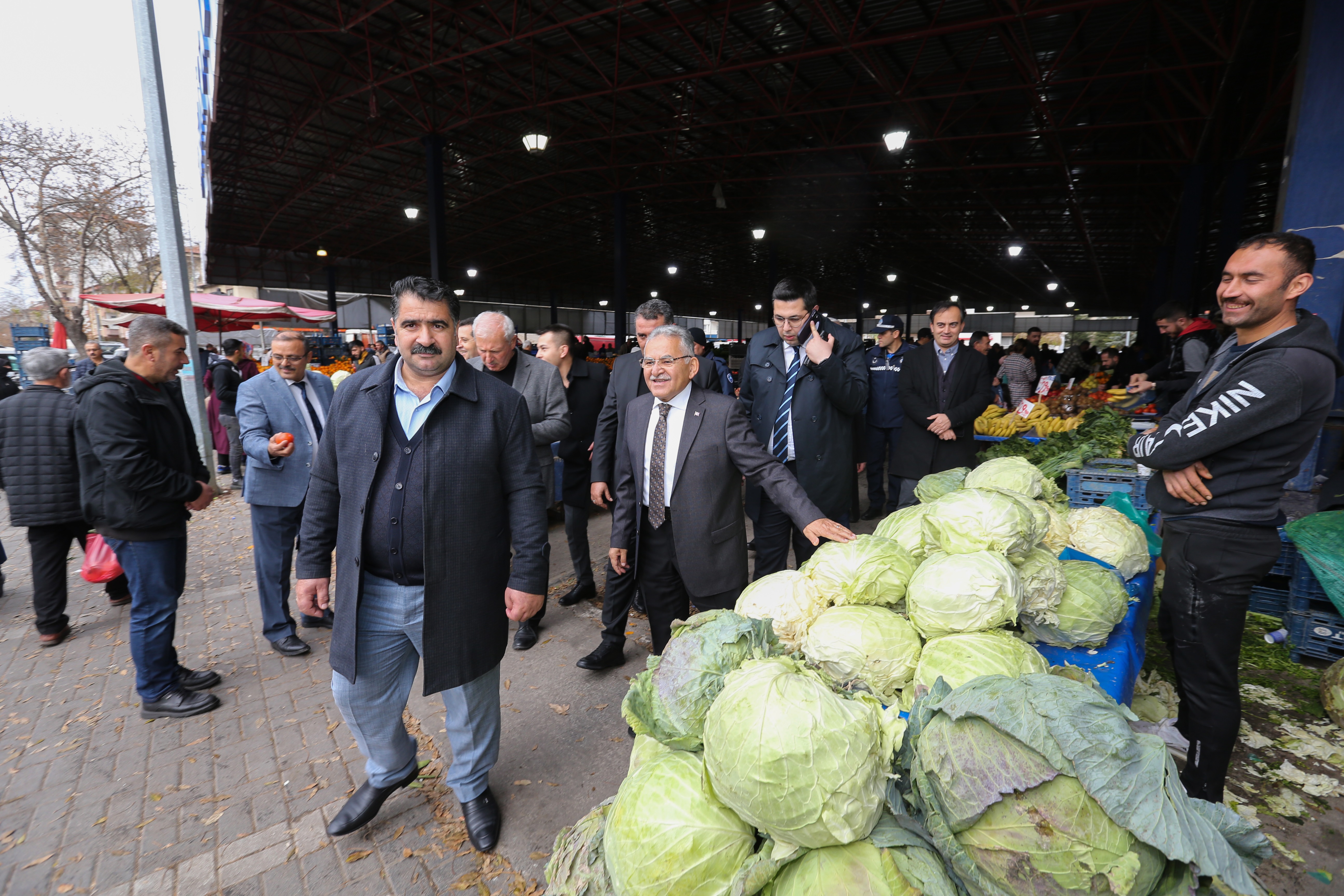 Başkan Büyükkılıç’tan “pazar yeri” ziyareti