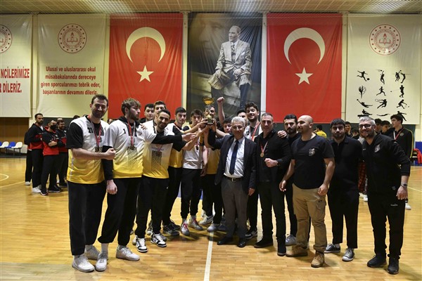 Ankara Büyükşehir Belediyesi EGO Spor Basketbol Takımı, kupasına kavuştu