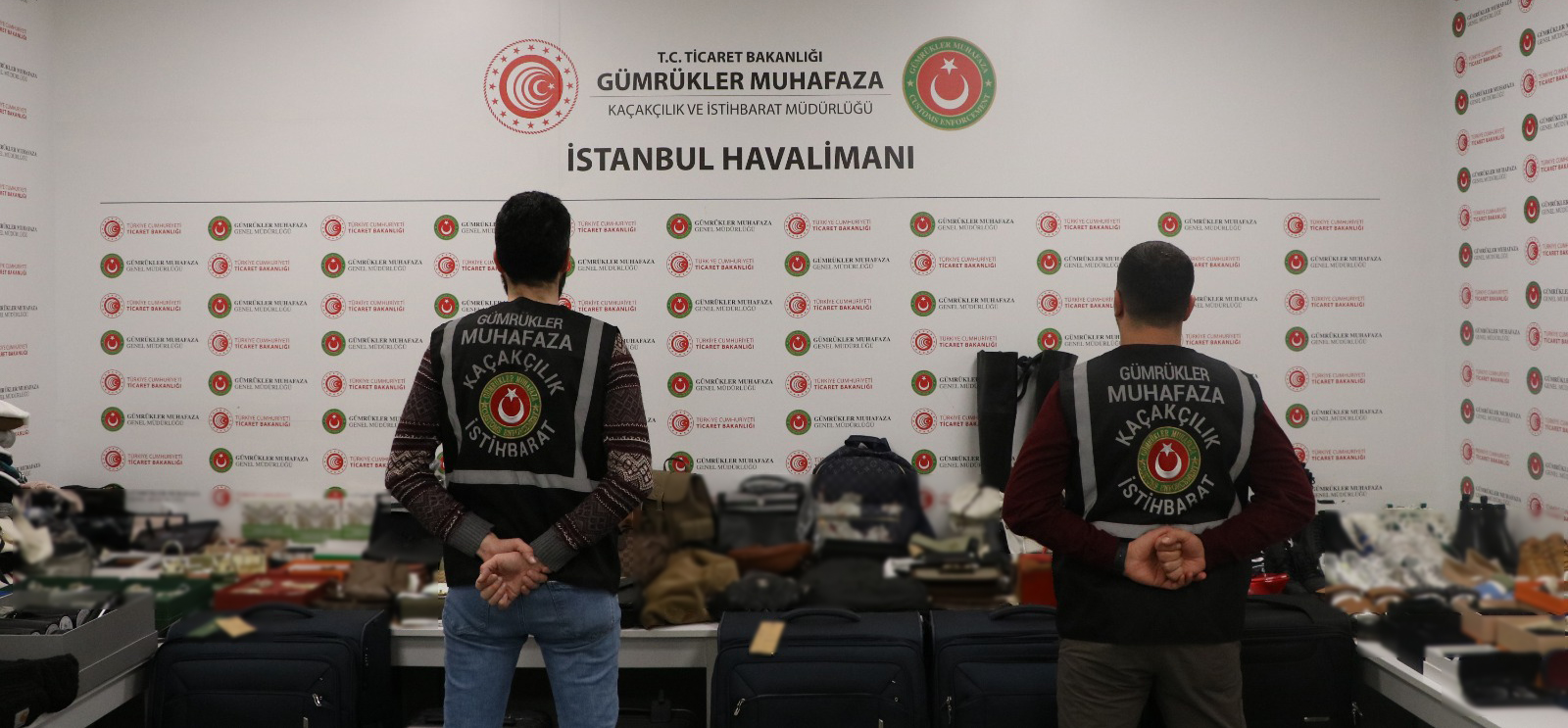 İstanbul Havalimanı’nda kaçak lüks eşyalar yakalandı