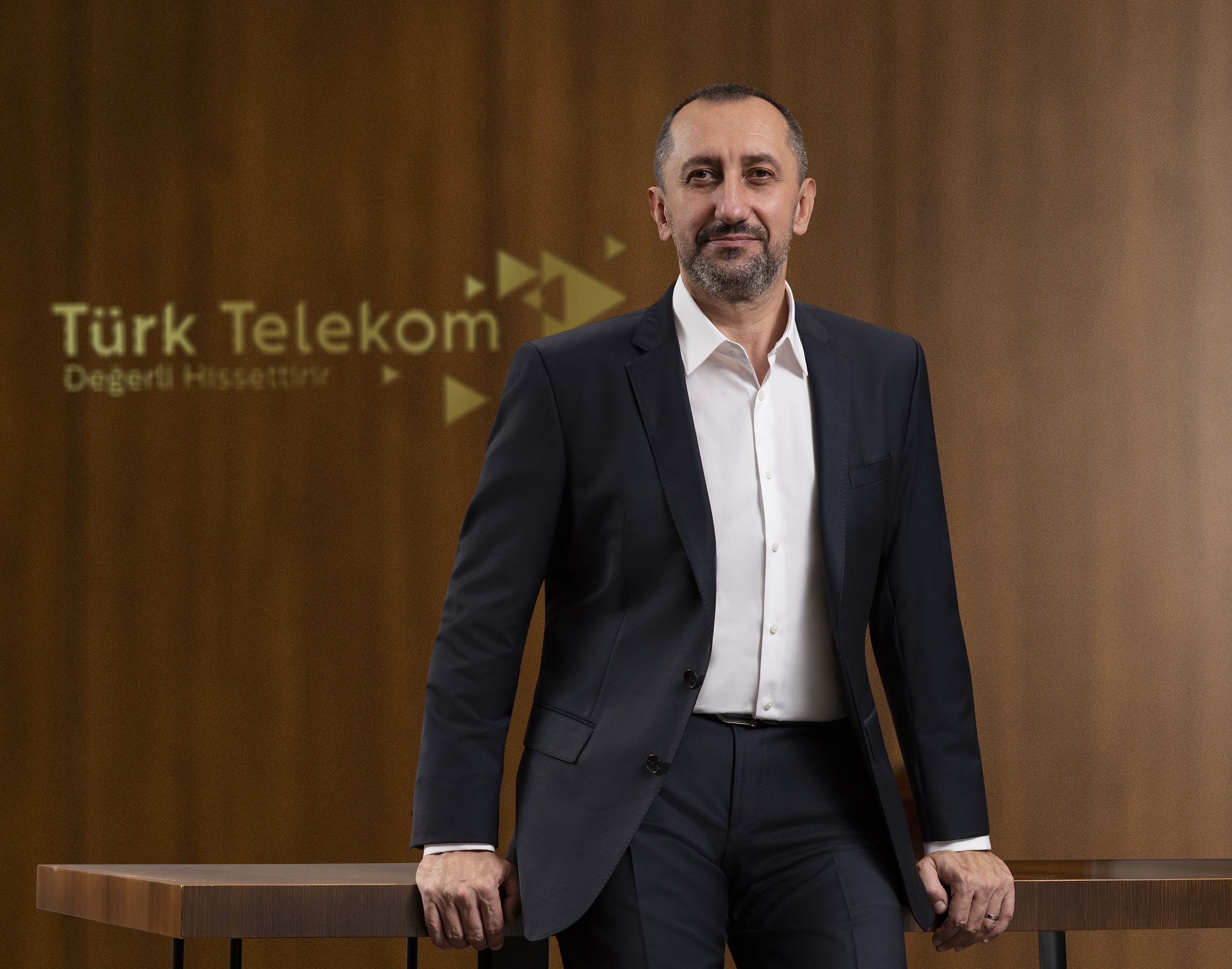 Türk Telekom’un “Tablolar Konuşuyor Dijital Resim Sergisi” sanatın kalbi AKM’de