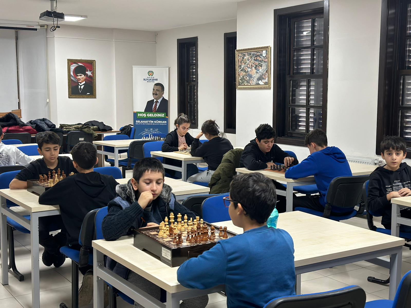Malatya’da öğrenciler satranç turnuvasında ter döktü