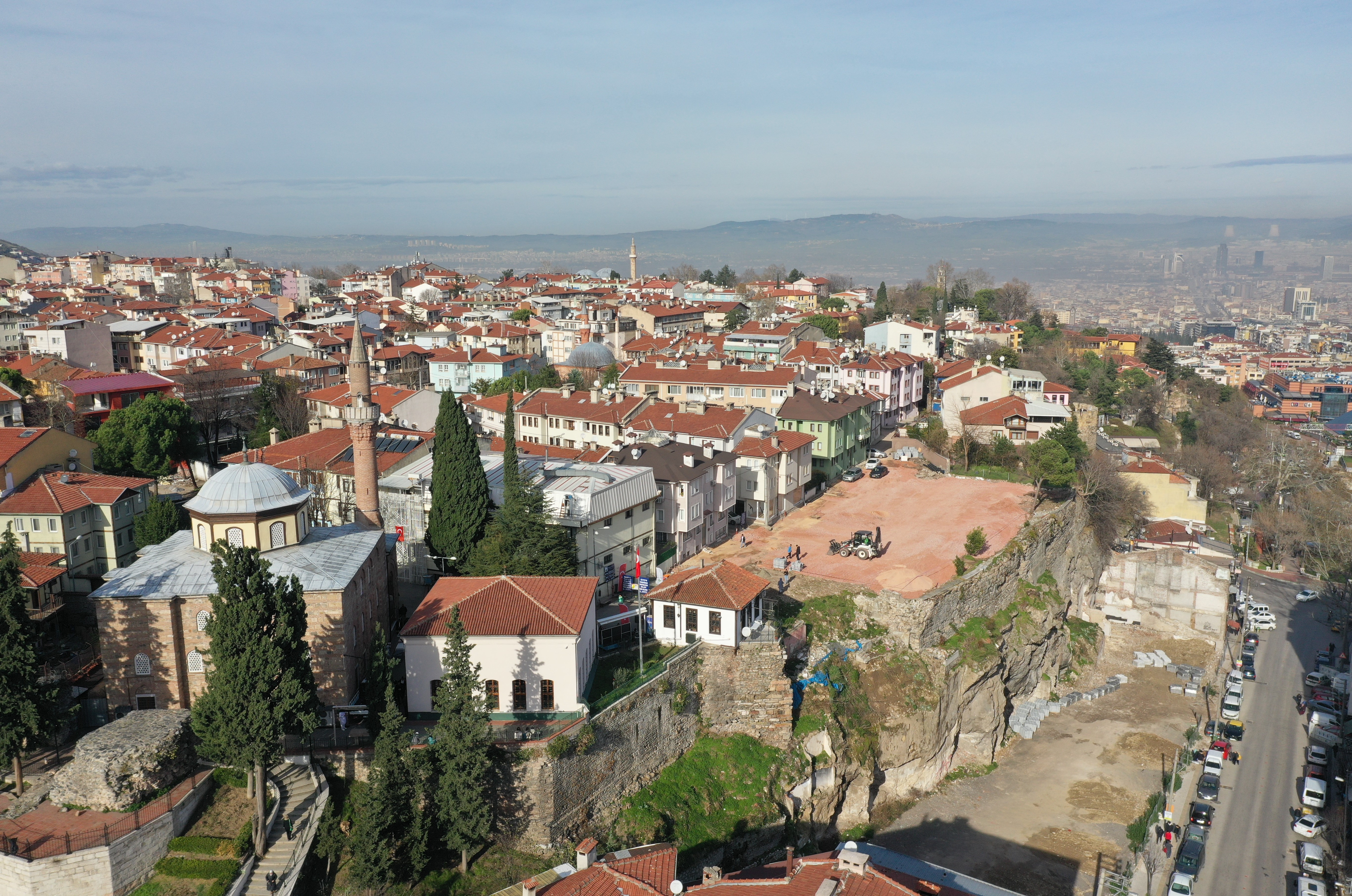 Bursa’da “Sur Üstü Meydanı Düzenleme” projesinin temelleri atıldı