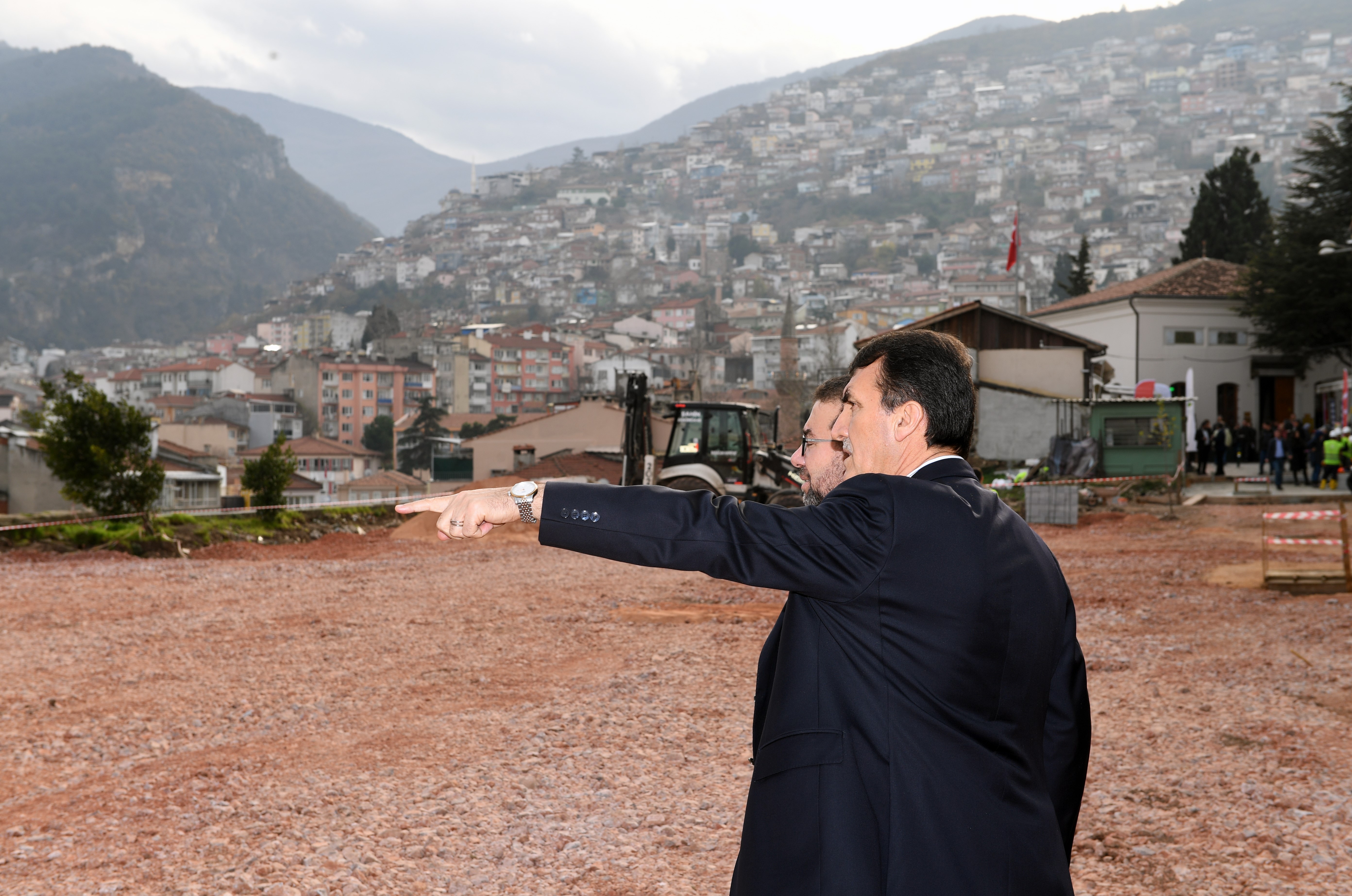 Bursa’da “Sur Üstü Meydanı Düzenleme” projesinin temelleri atıldı