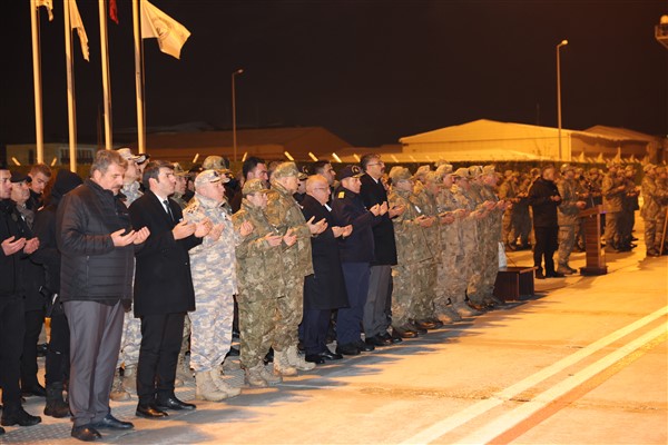 Şehit askerler için Yüksekova Selahaddin Eyyübi Havalimanı’nda tören düzenlendi
