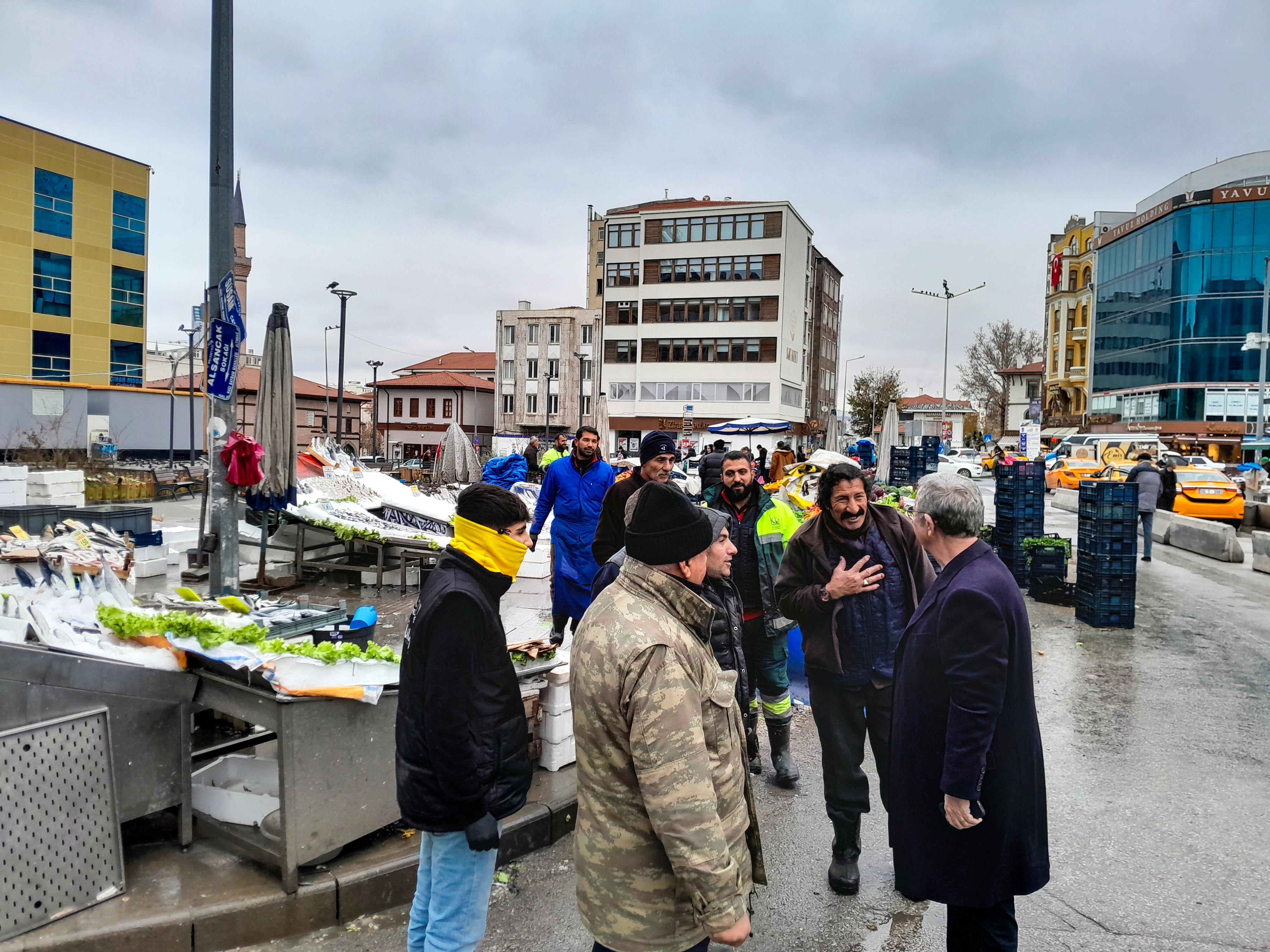 Başkan Yavaş, ulus esnafı ve vatandaşlarla bir araya geldi