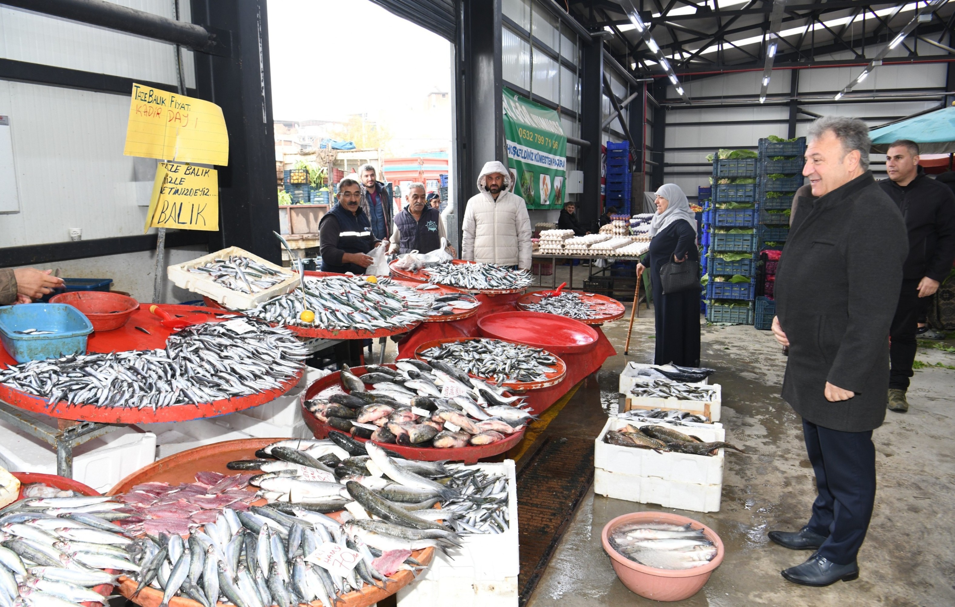 Başkan İduğ, pazar esnafını ziyaret etti