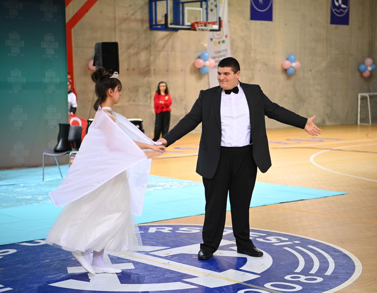 Tuzla’da özel çocuklar 3 Aralık Dünya Engelliler Günü kapsamında yeteneklerini sergiledi