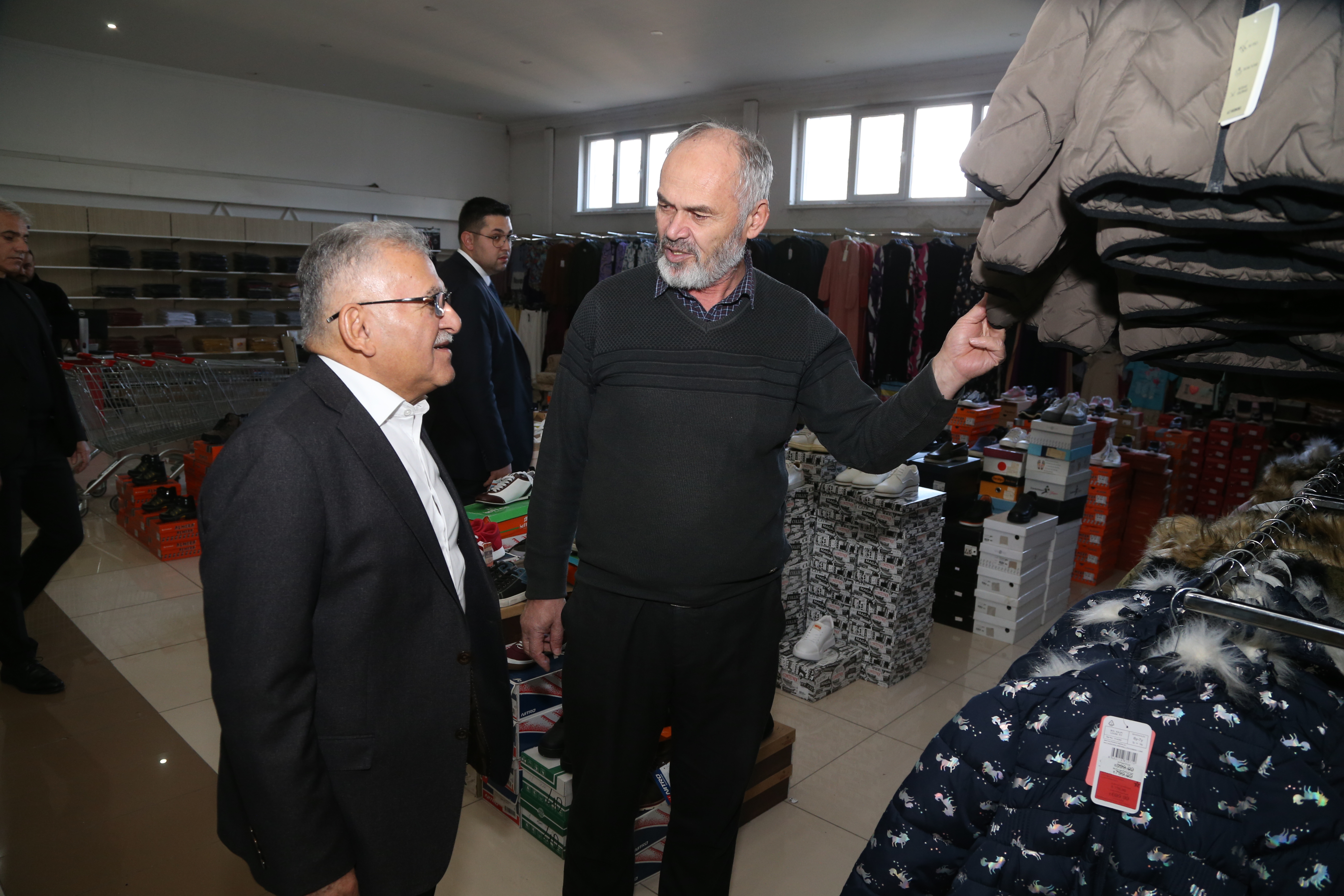 Başkan Büyükkılıç, Erciyes Feneri Derneği’nin marketini ziyaret etti