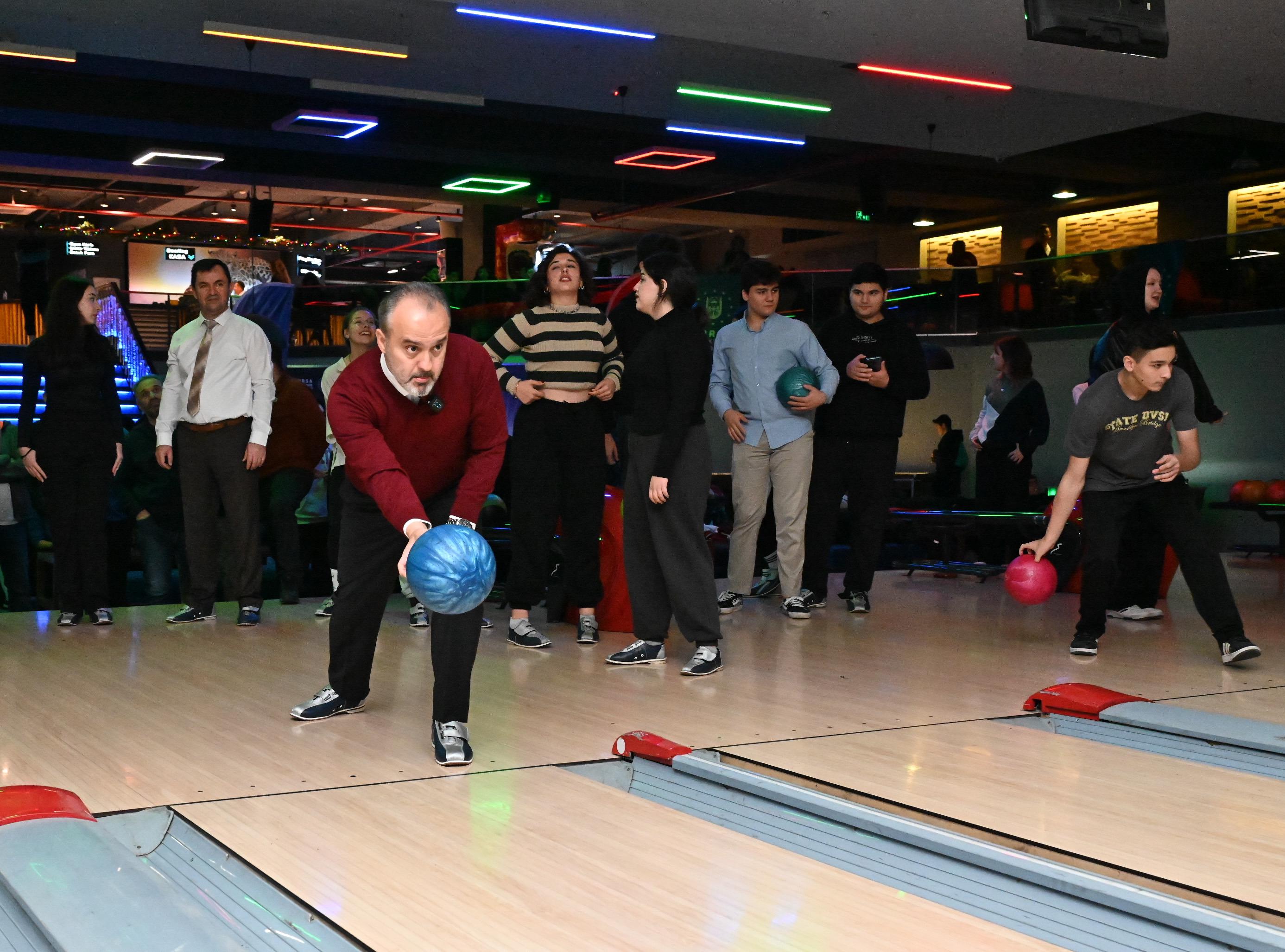 Bursa’da Liseler Arası Bowling Etkinliği düzenlendi