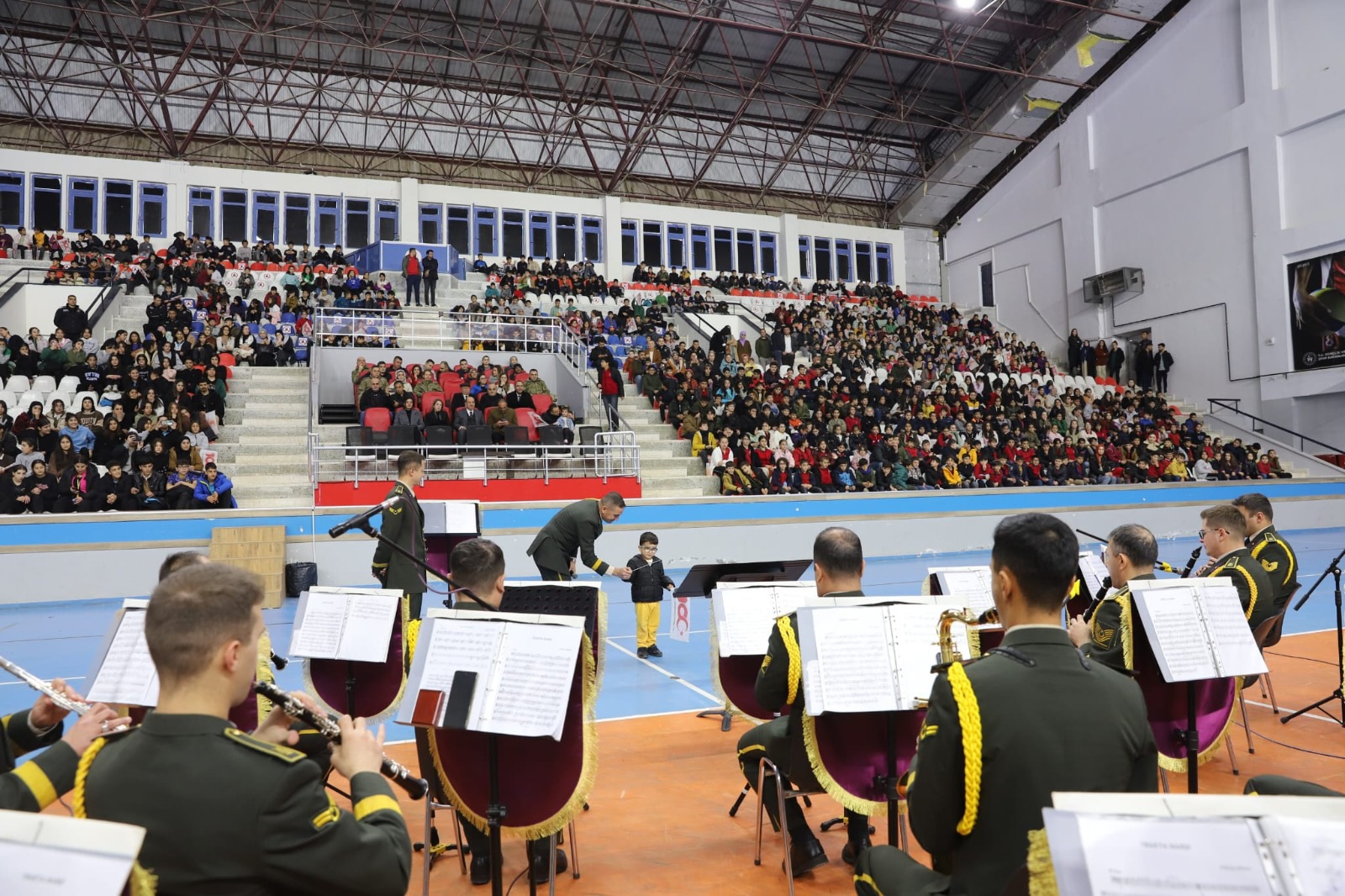 2’nci Ordu Bölge Bando Komutanlığı Şırnak’ta bayrak töreni ve bando konseri verdi