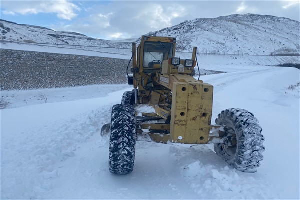 Malatya’da kardan dolayı kapanan yollar ulaşıma açılıyor