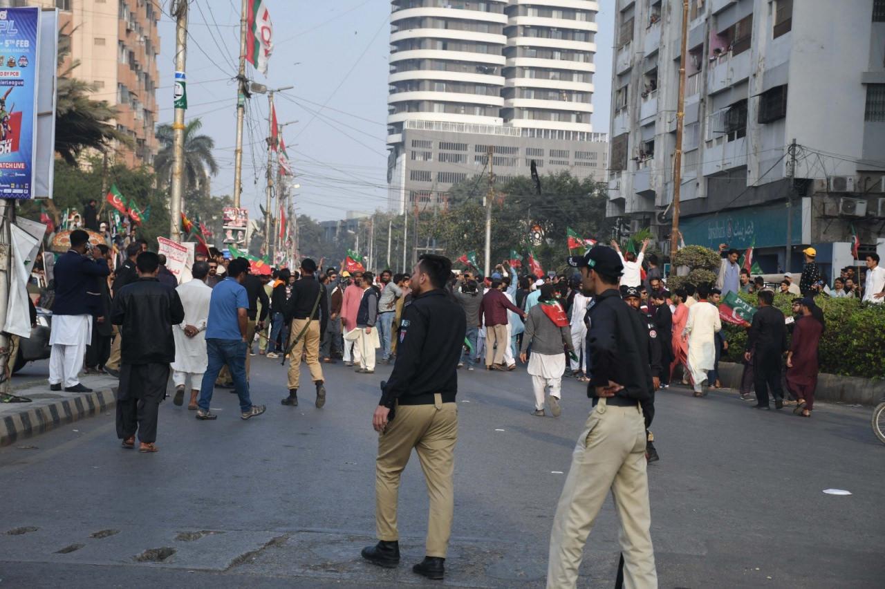 Pakistan’da Imran Han’ın destekçileri polisle çatıştı
