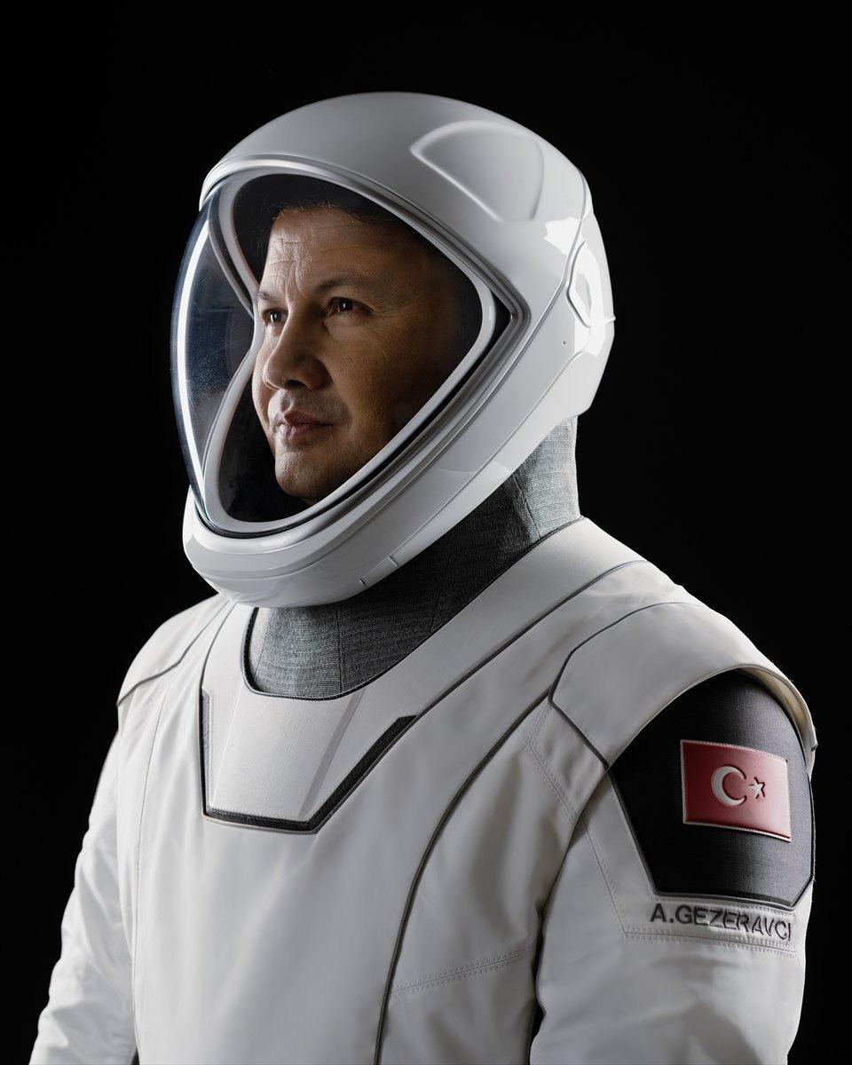 İlk astronotumuz dünya basınında: Türkler uzay kulübüne girdi