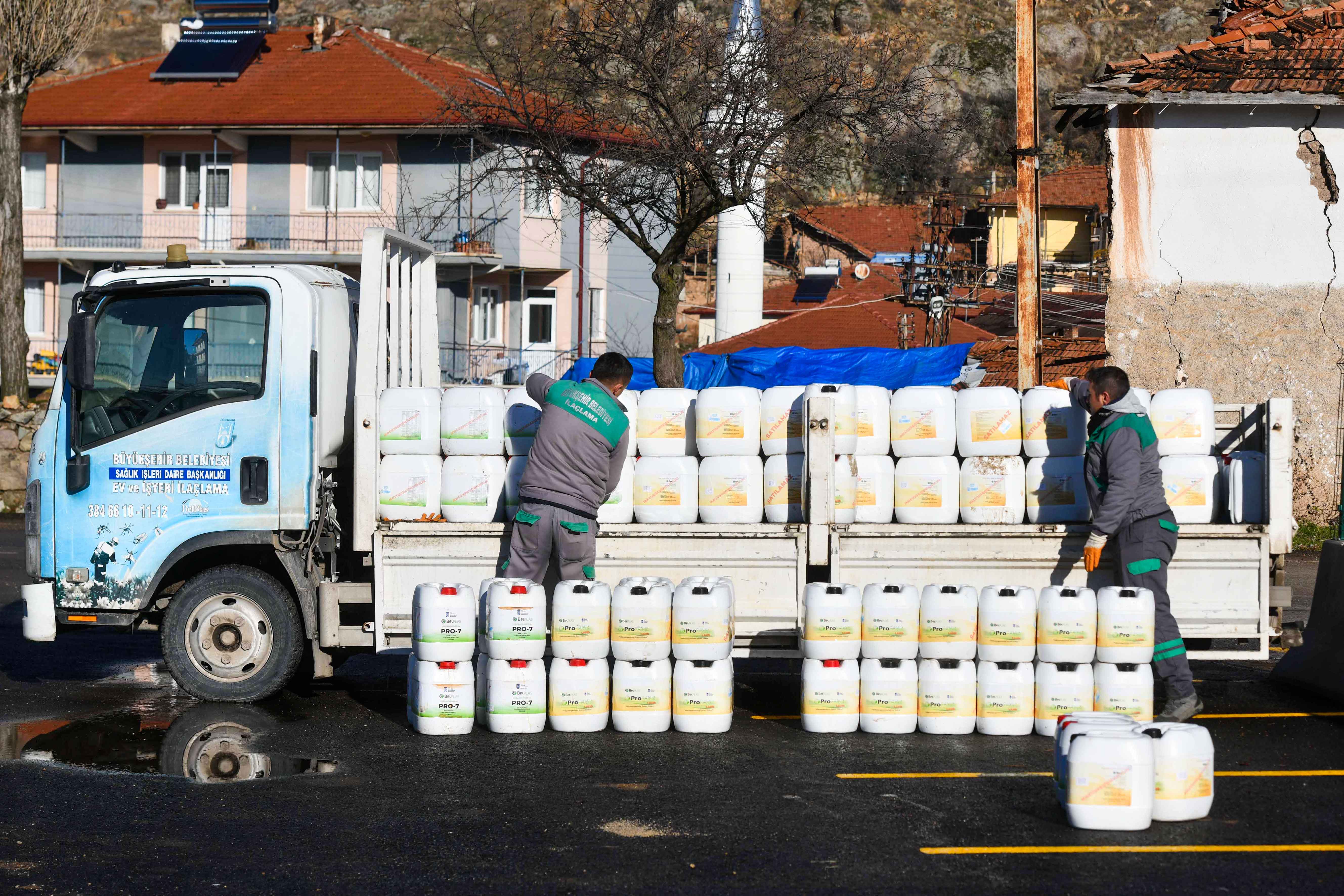 Ankara’da sıvı gübreler çiftçilere dağıtılmaya devam ediyor