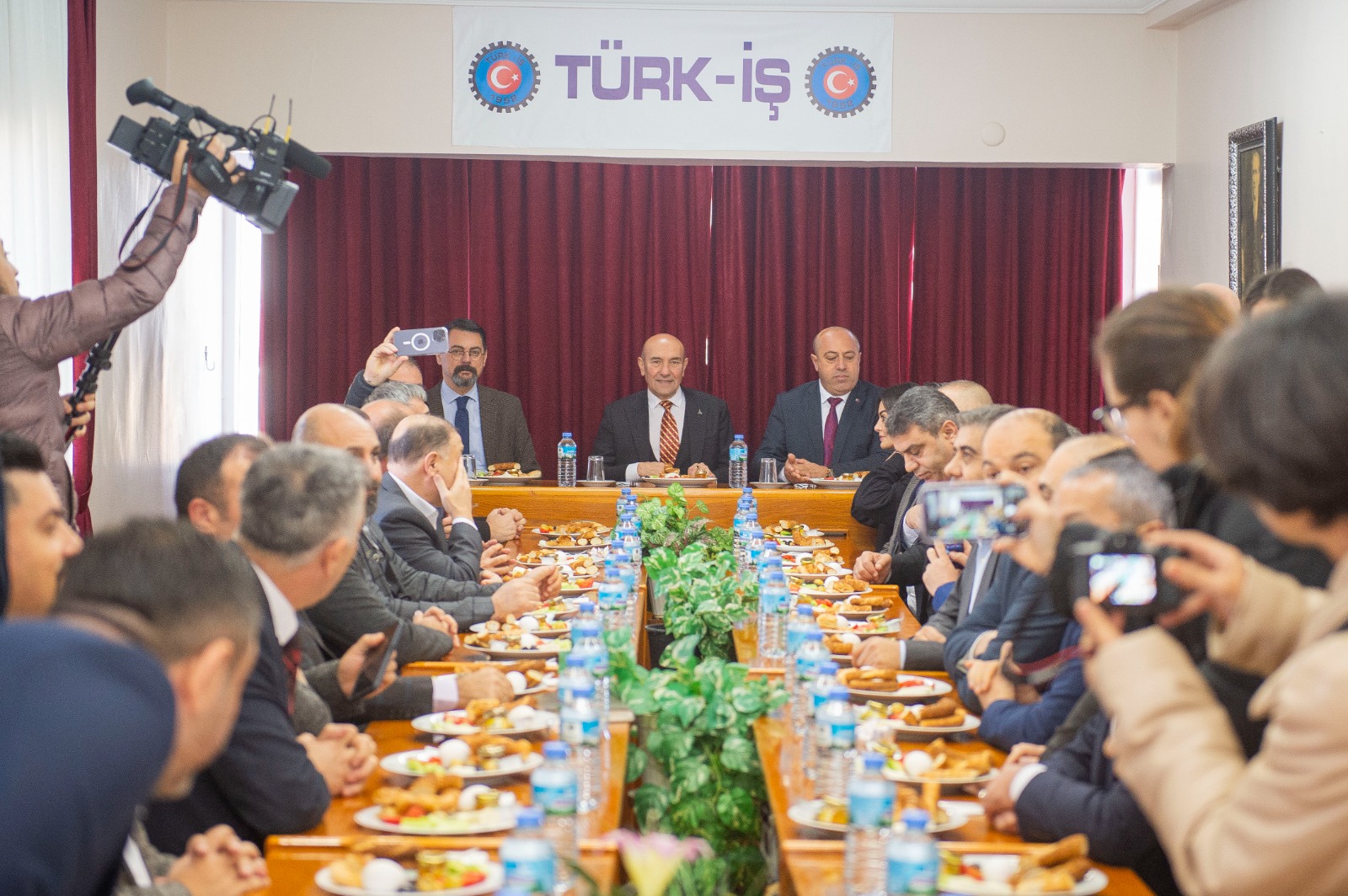 Başkan Soyer, Türk-İş 3. Bölge Temsilciliği’nin Başkanlar Kurulu Toplantısına katıldı