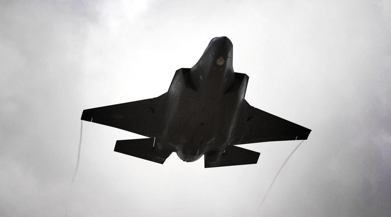 Ülke tarihine geçen anlaşma! ABD ile F-35 savaş uçağı için imzalar atıldı