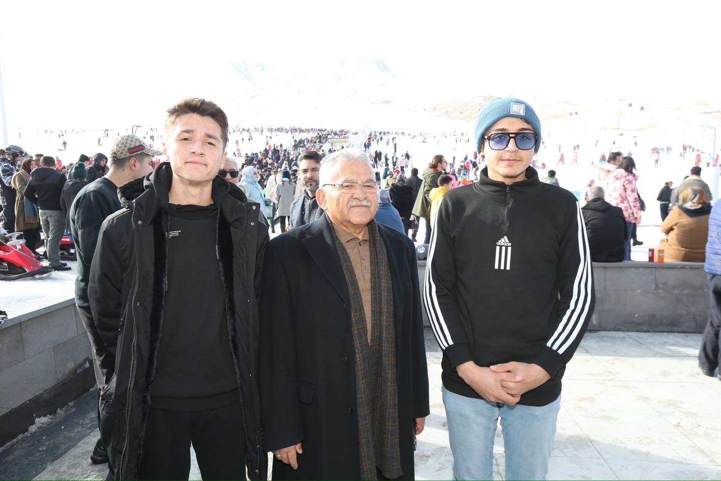 Başkan Büyükkılıç, Erciyes’te kayak severlerle bir araya geldi