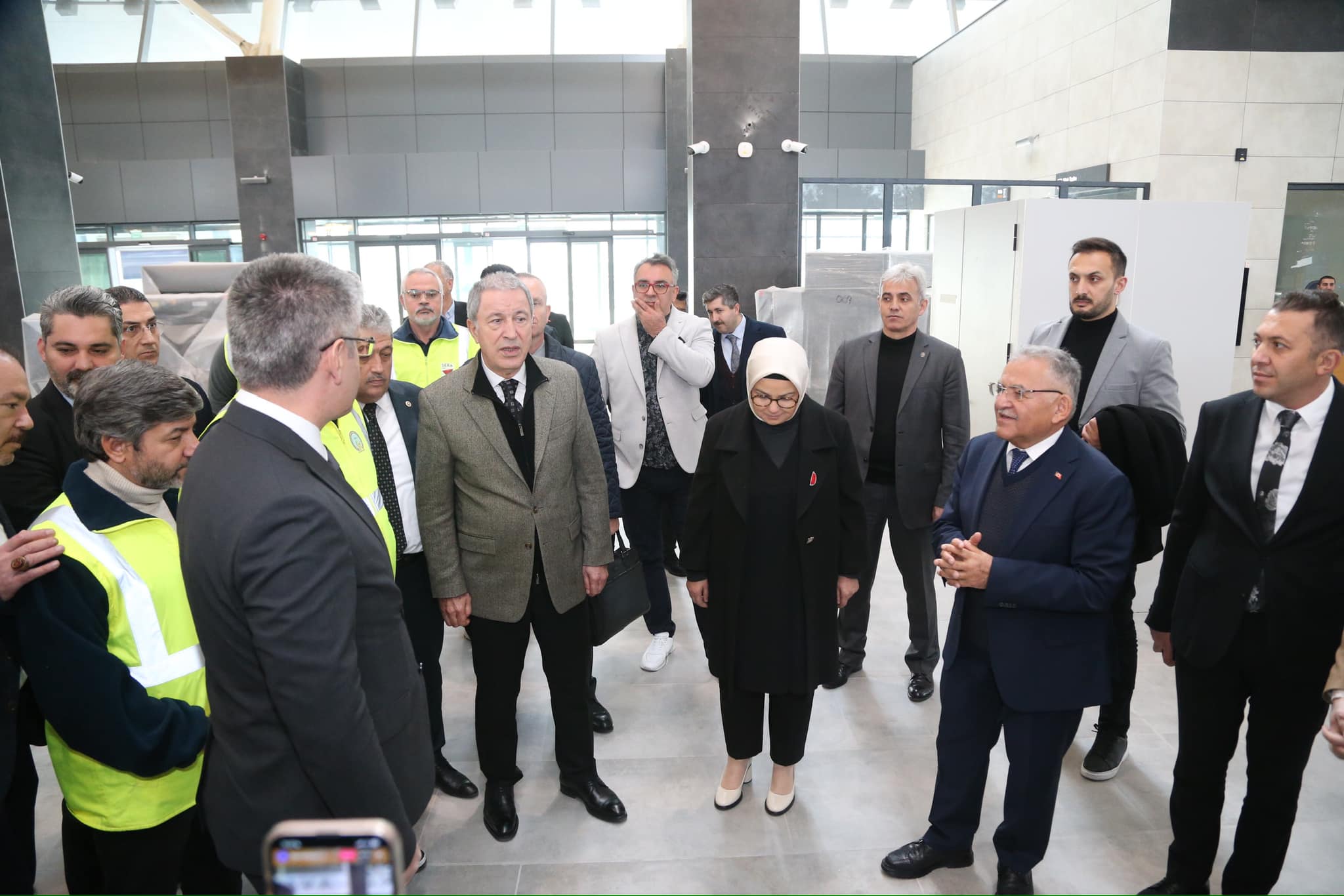 Başkan Büyükkılıç ve Akar, Kayseri Havalimanı Yeni Terminal Binası’nı inceledi