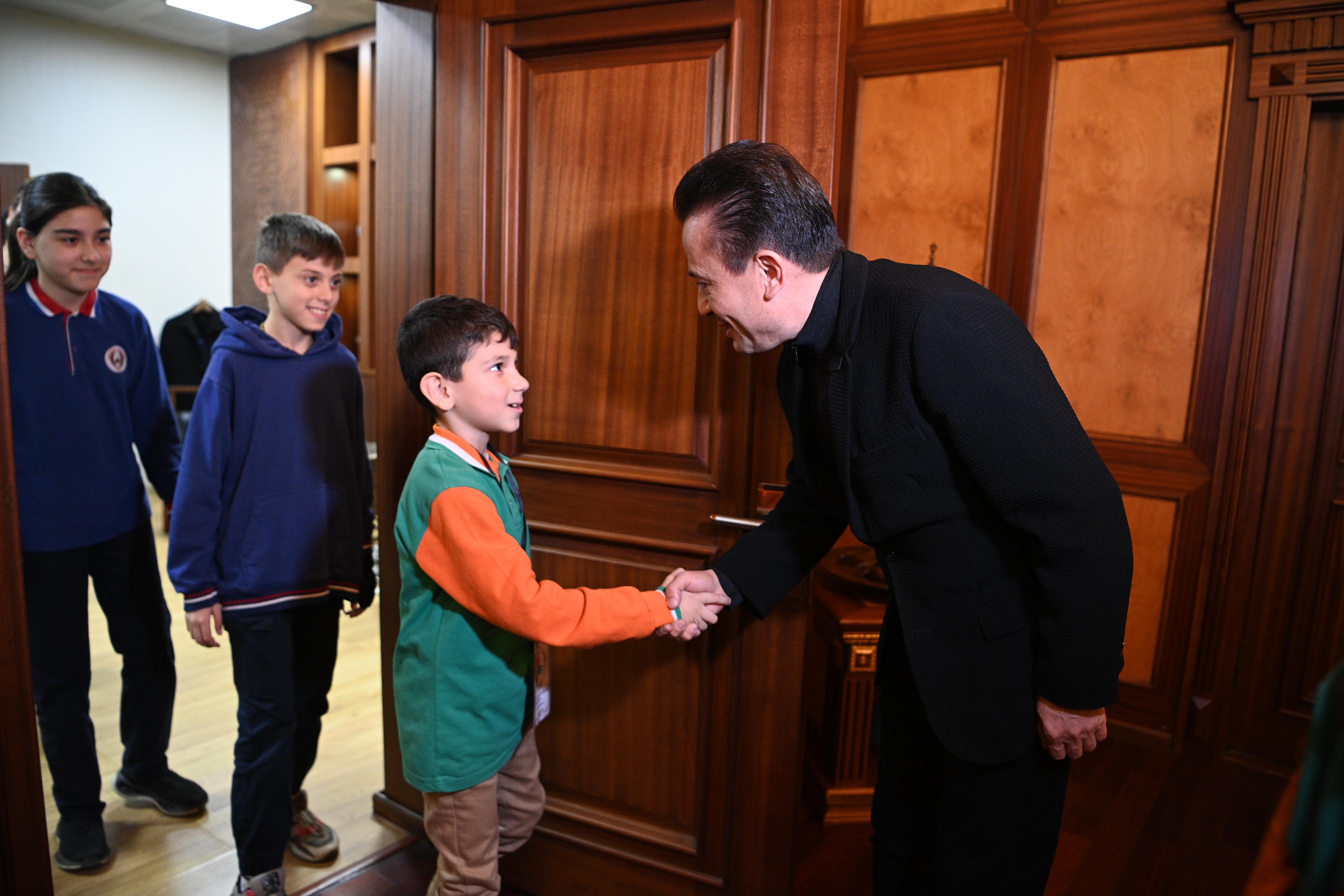 Osmangazi İlkokulu ve ortaokulu öğrencileri Başkan Yazıcı’yı ziyaret etti