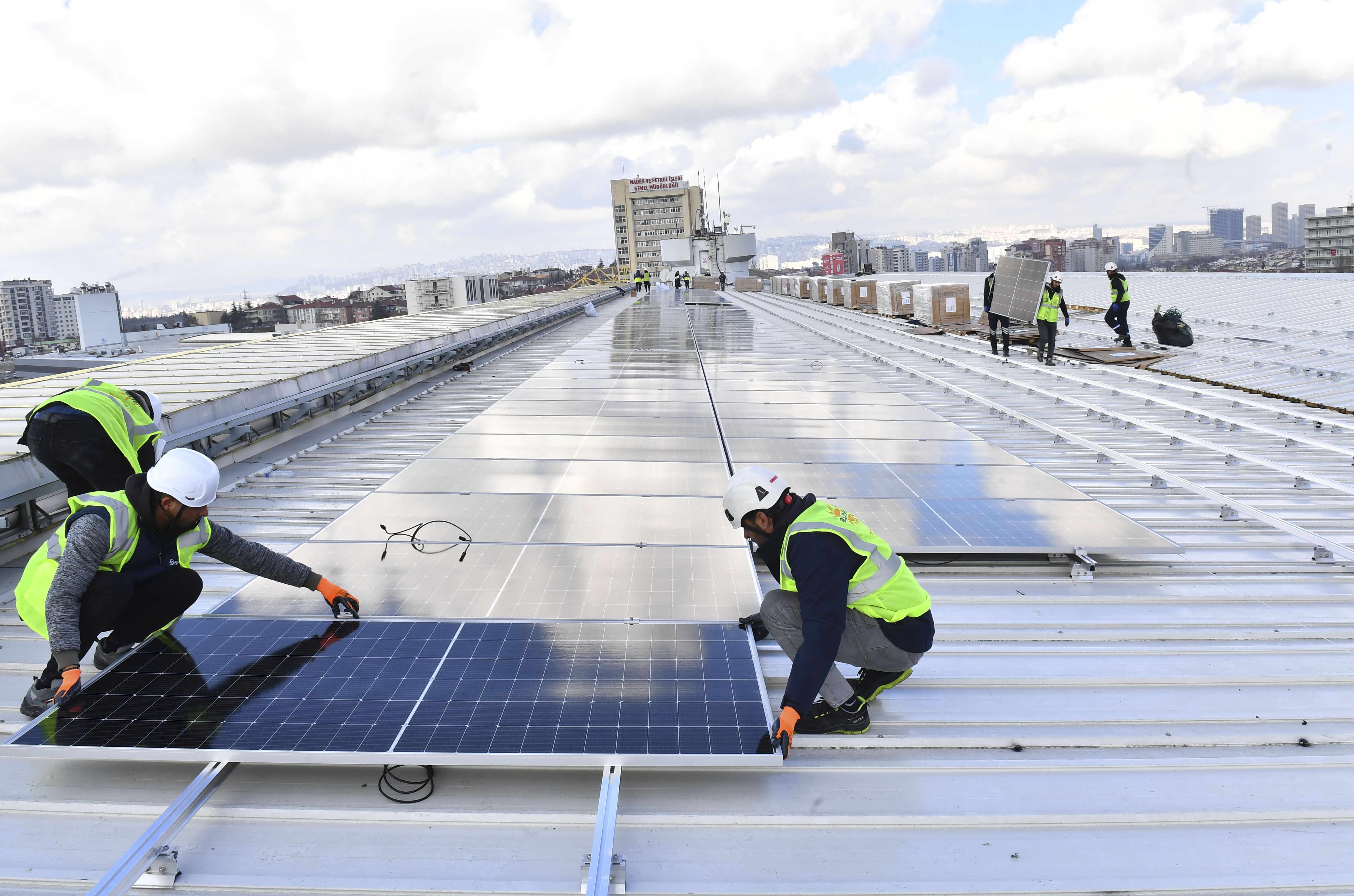 AŞTİ’nin çatısına Güneş Enerjisi Santrali kuruluyor