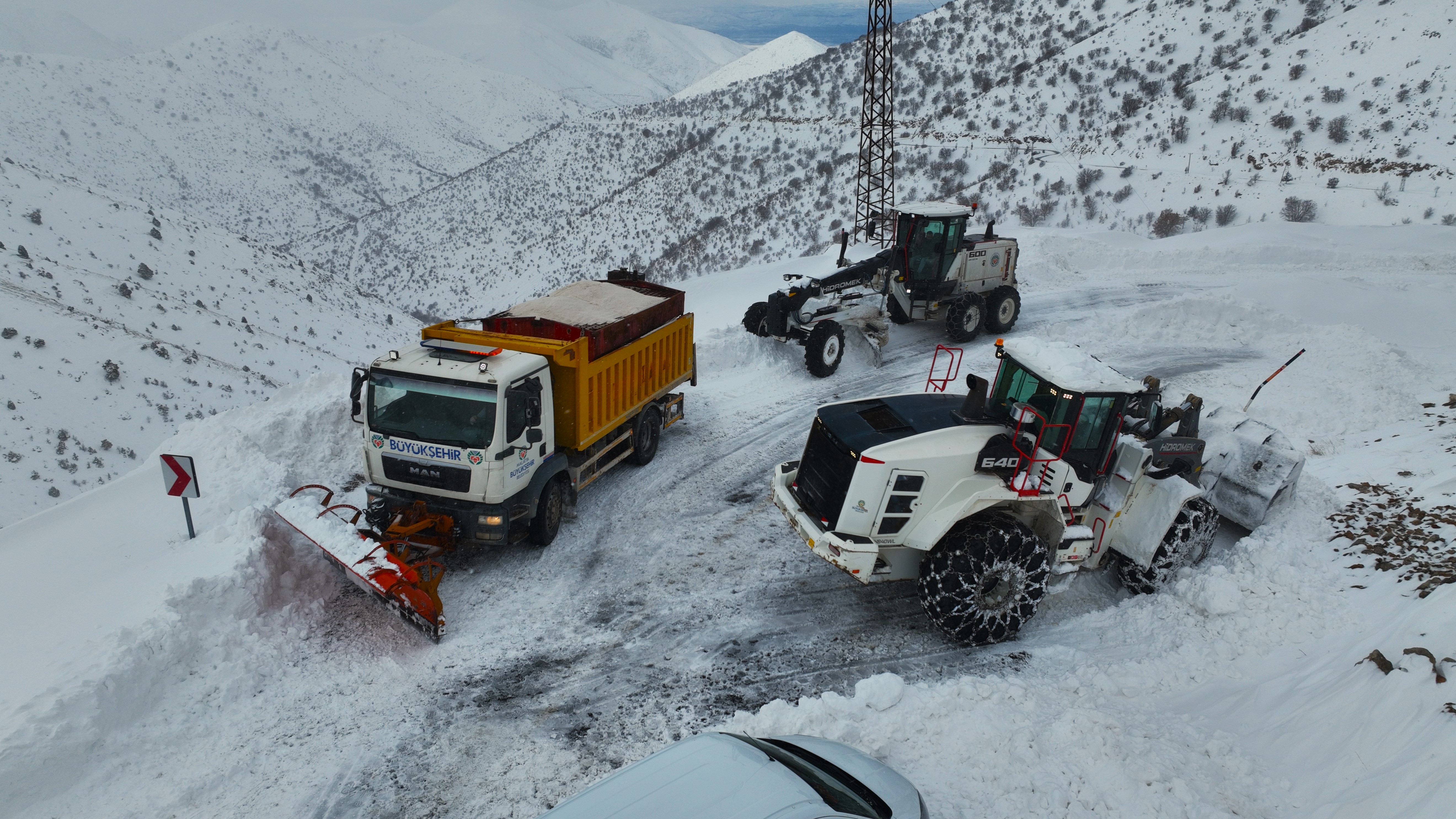 Malatya’da kar yağışı nedeniyle kapanan yollar ulaşıma açıldı