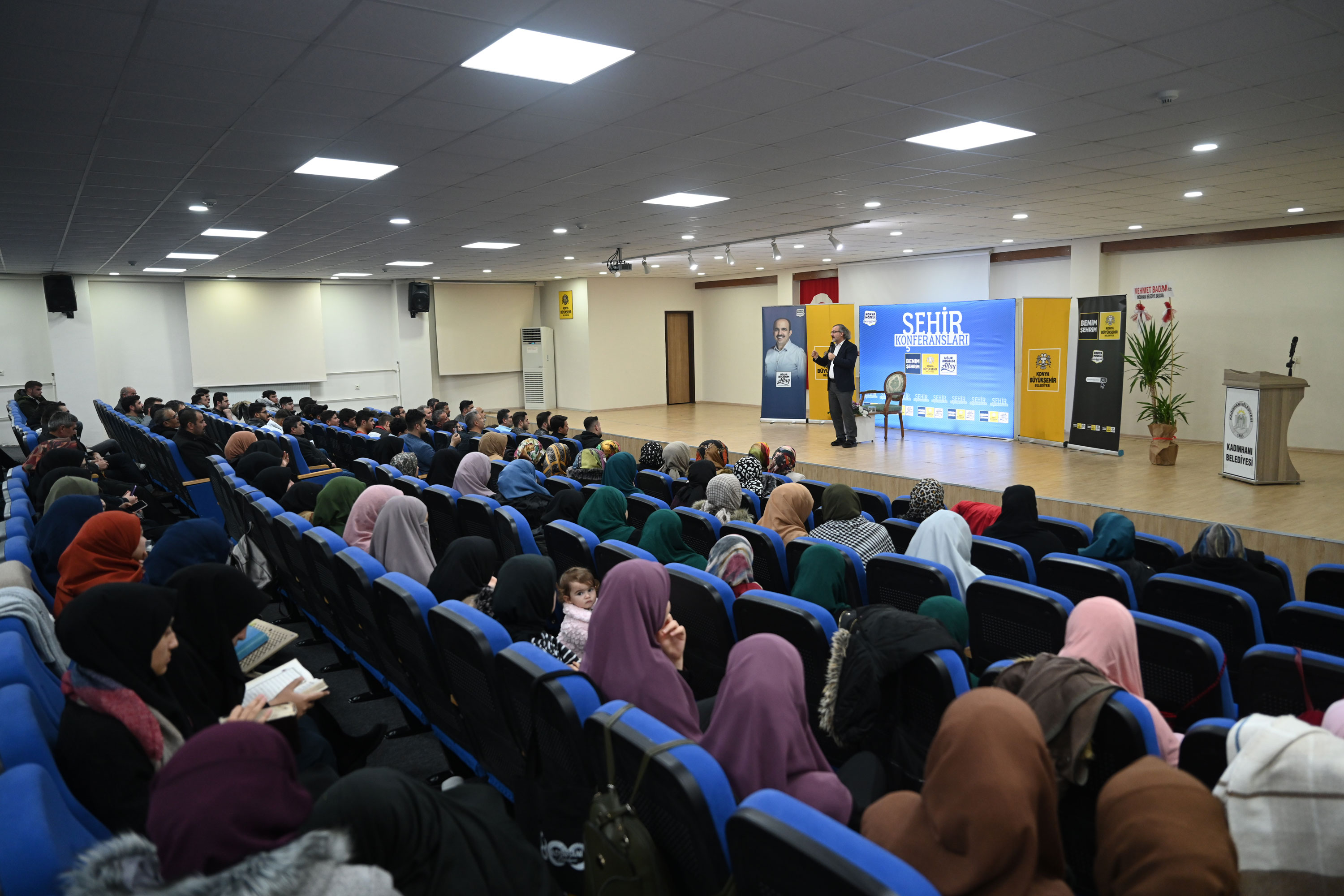 Konya’da Şehir Konferansları devam ediyor