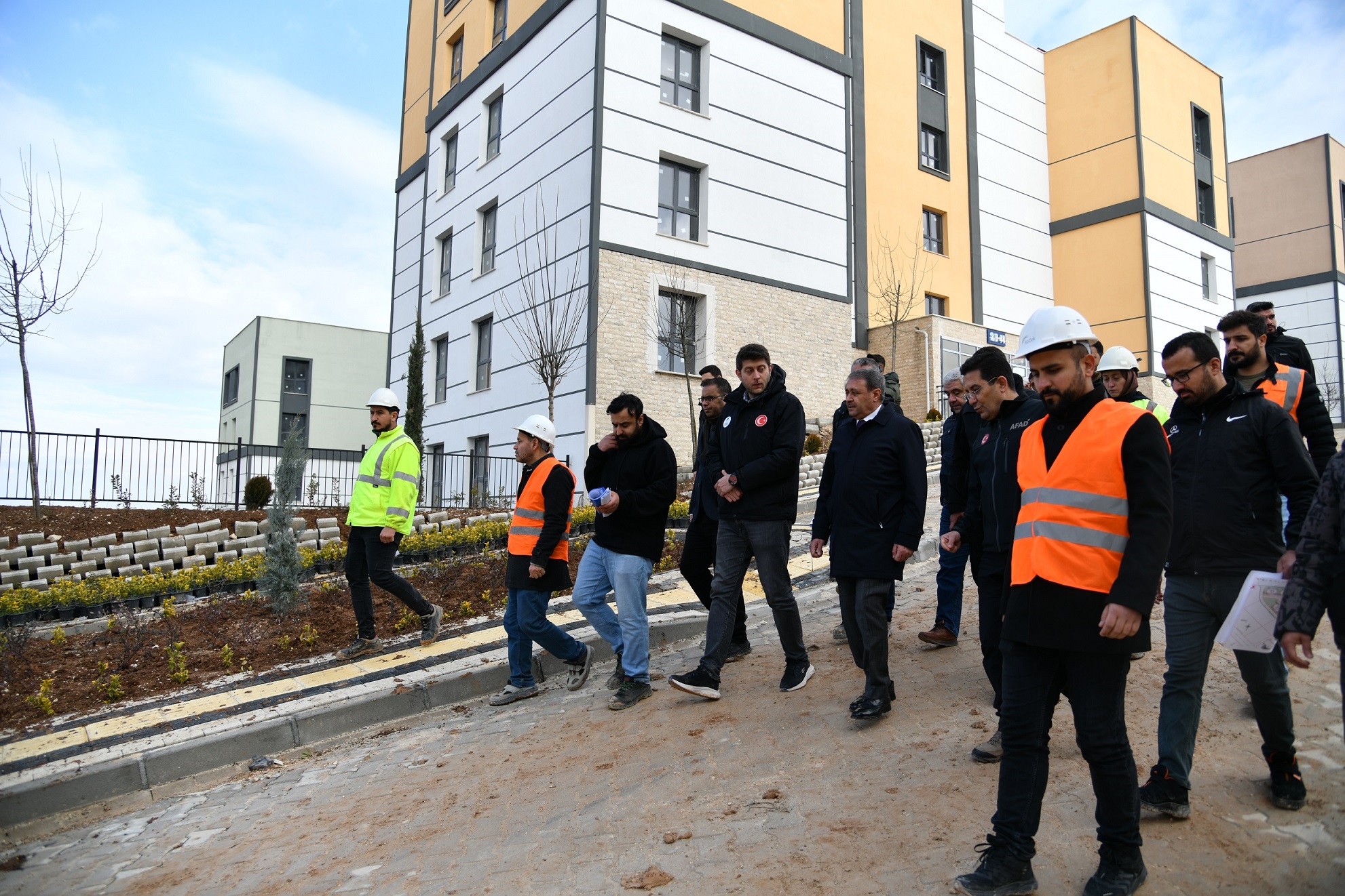 Şanlıurfa Valisi Şıldak, deprem konutlarında inceleme yaptı