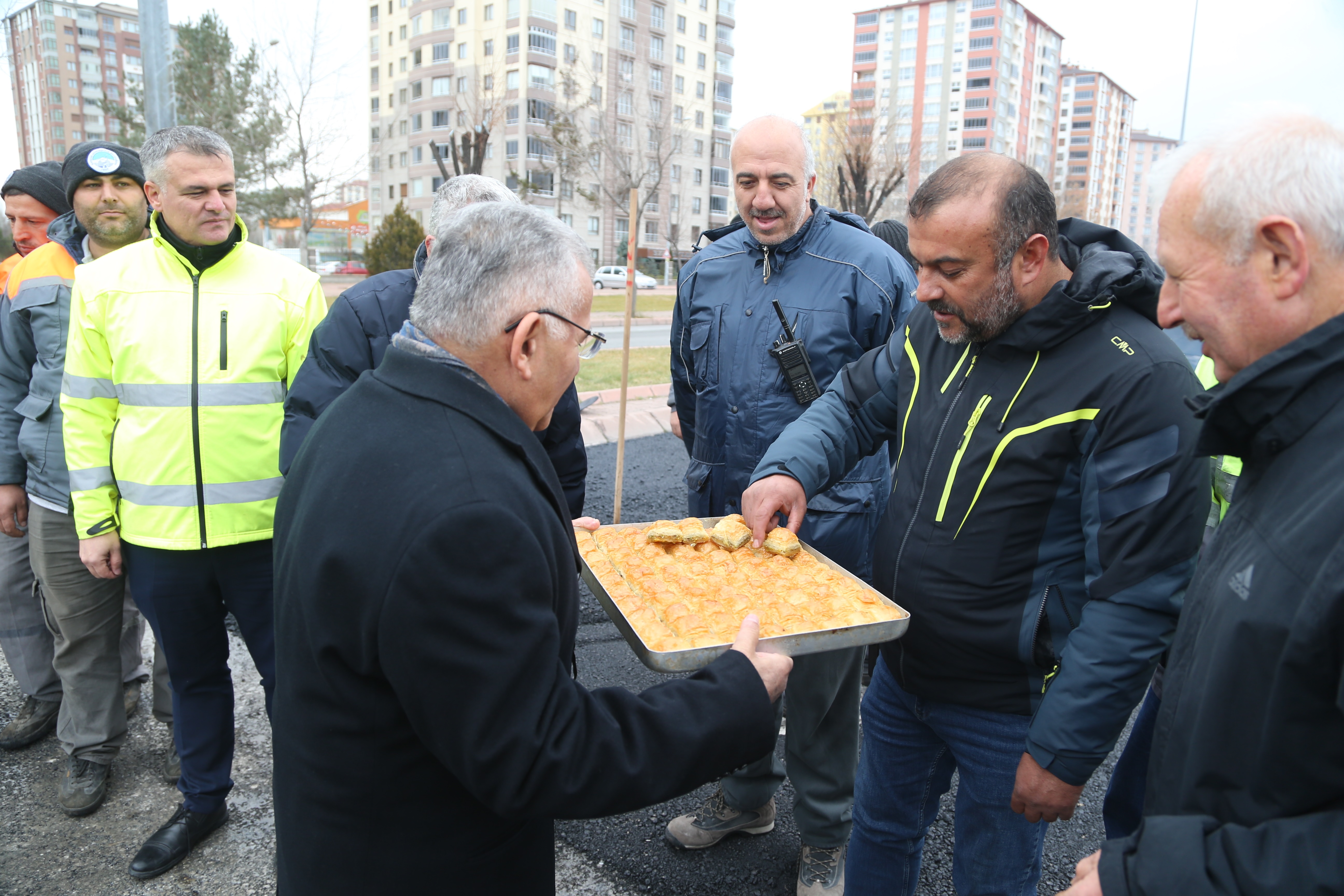 Başkan Büyükkılıç, 6 milyon TL maliyeti olan asfalt yenileme çalışmalarını inceledi