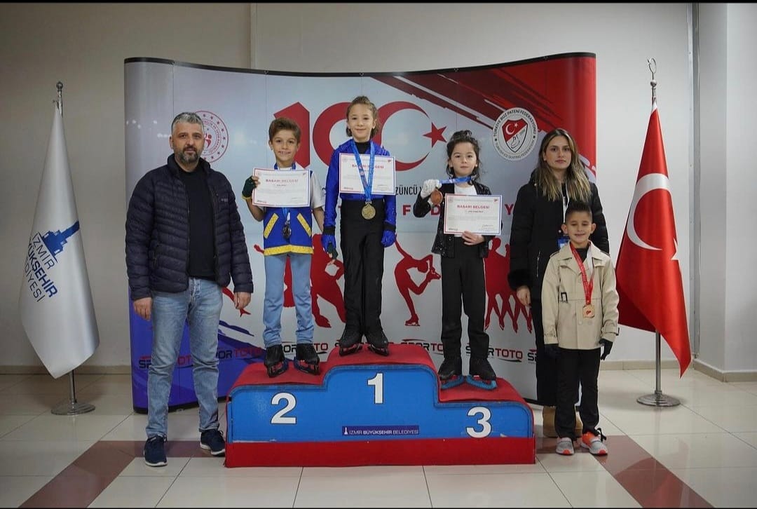 İzmir Büyükşehir Belediyesi sporcuları, buz pateninde 9 madalya kazandı