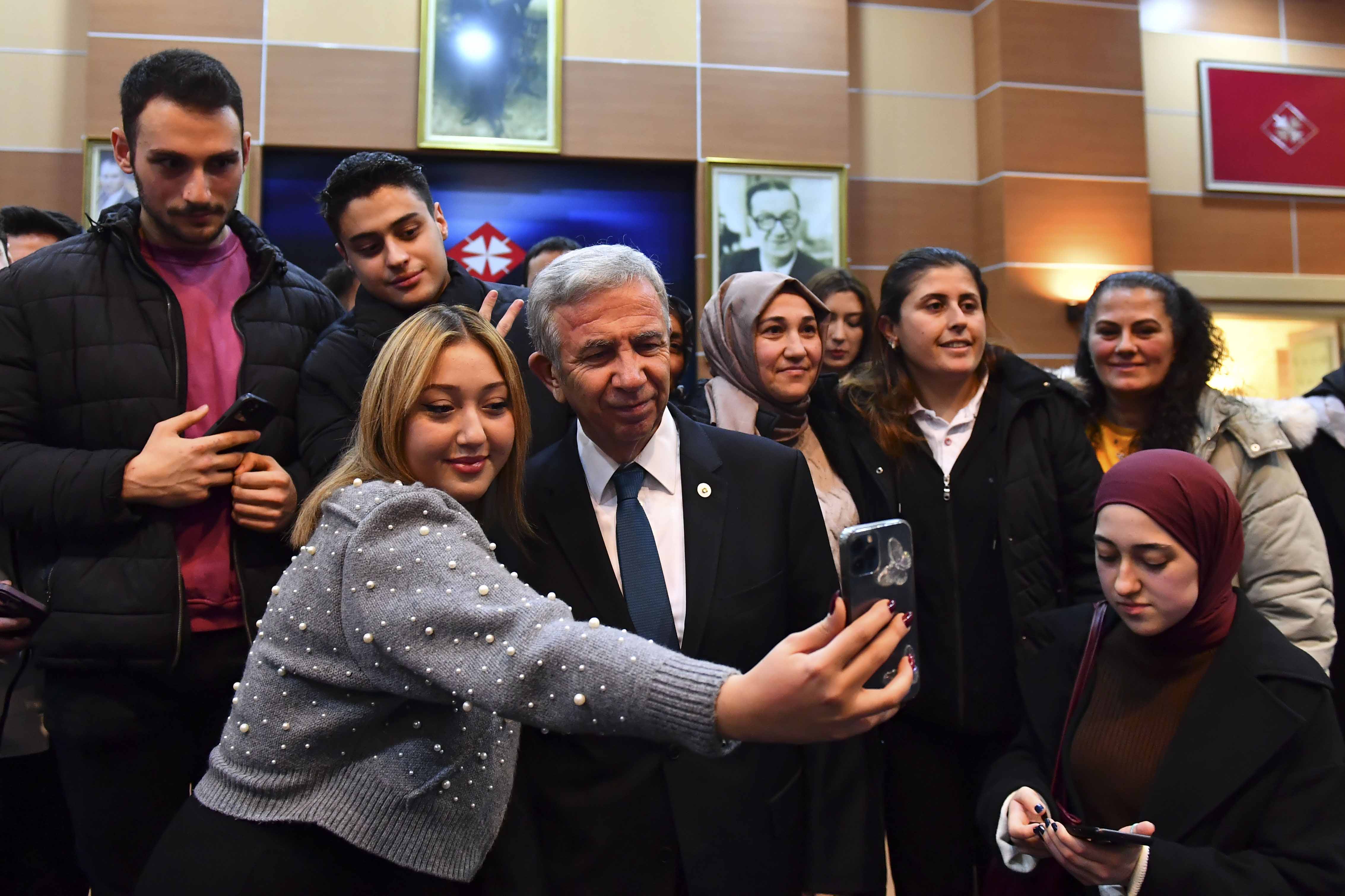 Başkan Yavaş, Başkent Üniversitesi’nde öğrencilerle buluştu