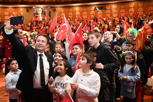 Tuzla’da çocuklar, karne coşkusunu Başkan Yazıcı ile yaşadı