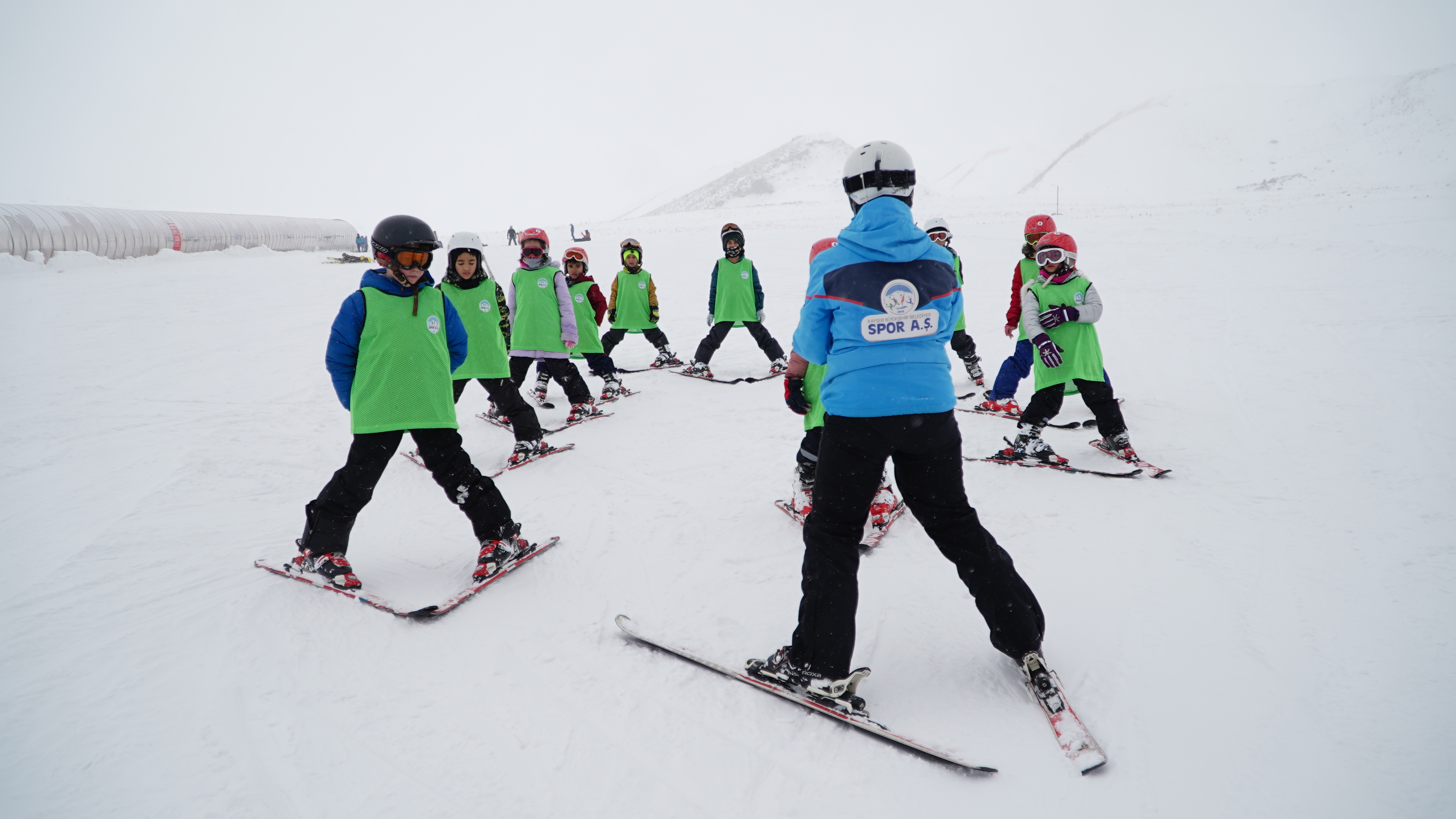 Erciyes Kayak Okulu’nda kayak ve snowboard kursları başladı