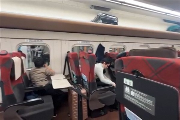 Japonya’da deprem nedeniyle Shinkansen hızlı tren seferleri durduruldu