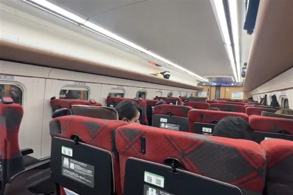 Japonya’da deprem nedeniyle Shinkansen hızlı tren seferleri durduruldu
